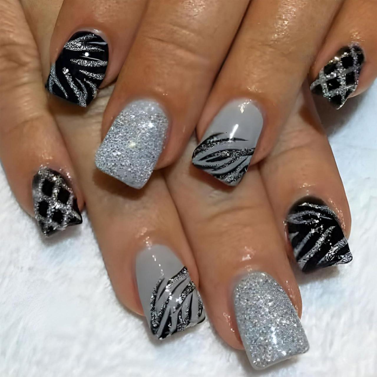 Накладные короткие ногти Шахматный узор квадрат с клеевыми пластинами 24 шт. Серебристый с черным (2789190669) - фото 2 Накладные короткие ногти Шахматный узор квадрат с клеевыми пластинами 24 шт. Серебристый с черным (2789190669) - фото 2