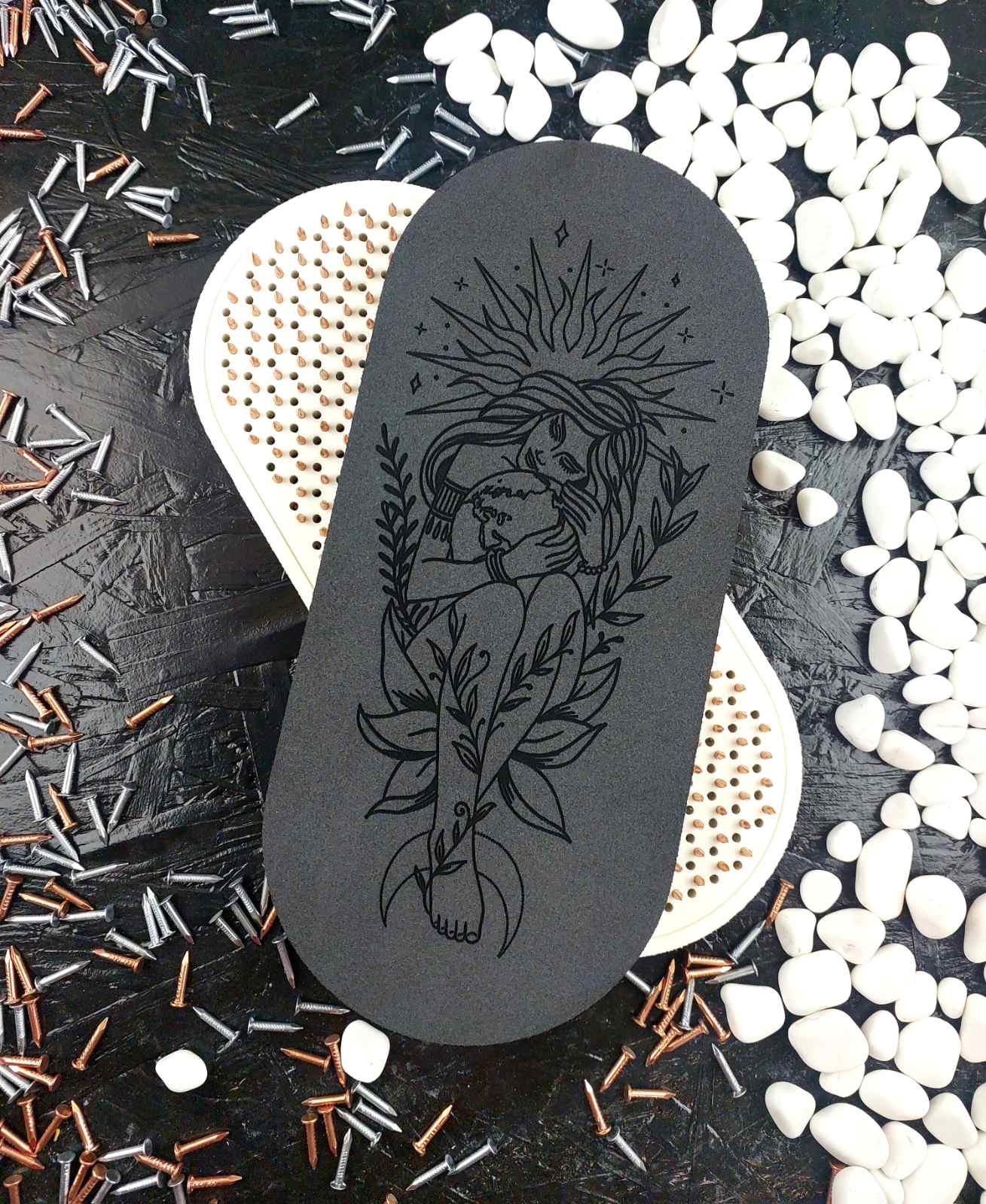 Доски Садху гибкие с гравировкой Девушка с чехлом (27444244)