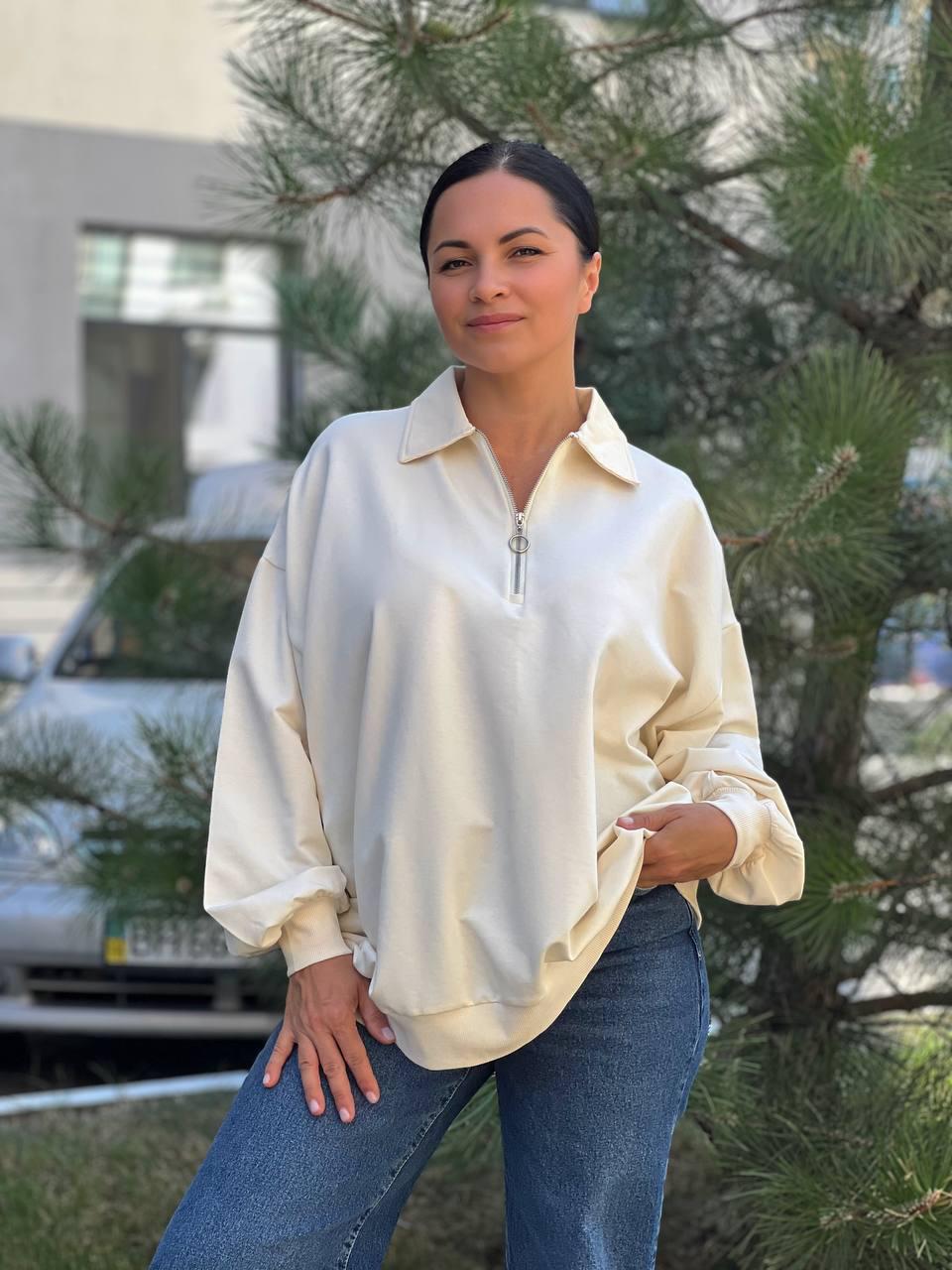 Свитшот женский MY CITY 8779 супер свободный воротник молния OS Молочный (2661) - фото 4