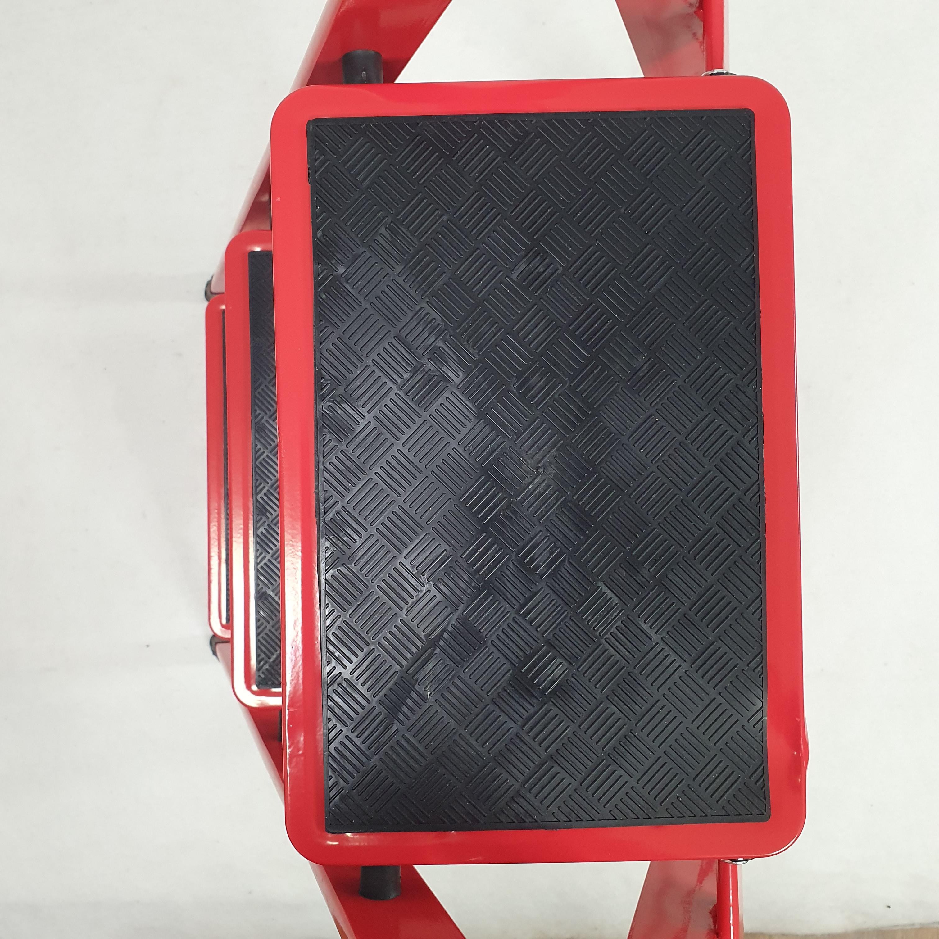 Лестниця на три сходинки LFSE-3S-Red металева з прогумованими ковриками - фото 4 Лестниця на три сходинки LFSE-3S-Red металева з прогумованими ковриками - фото 4