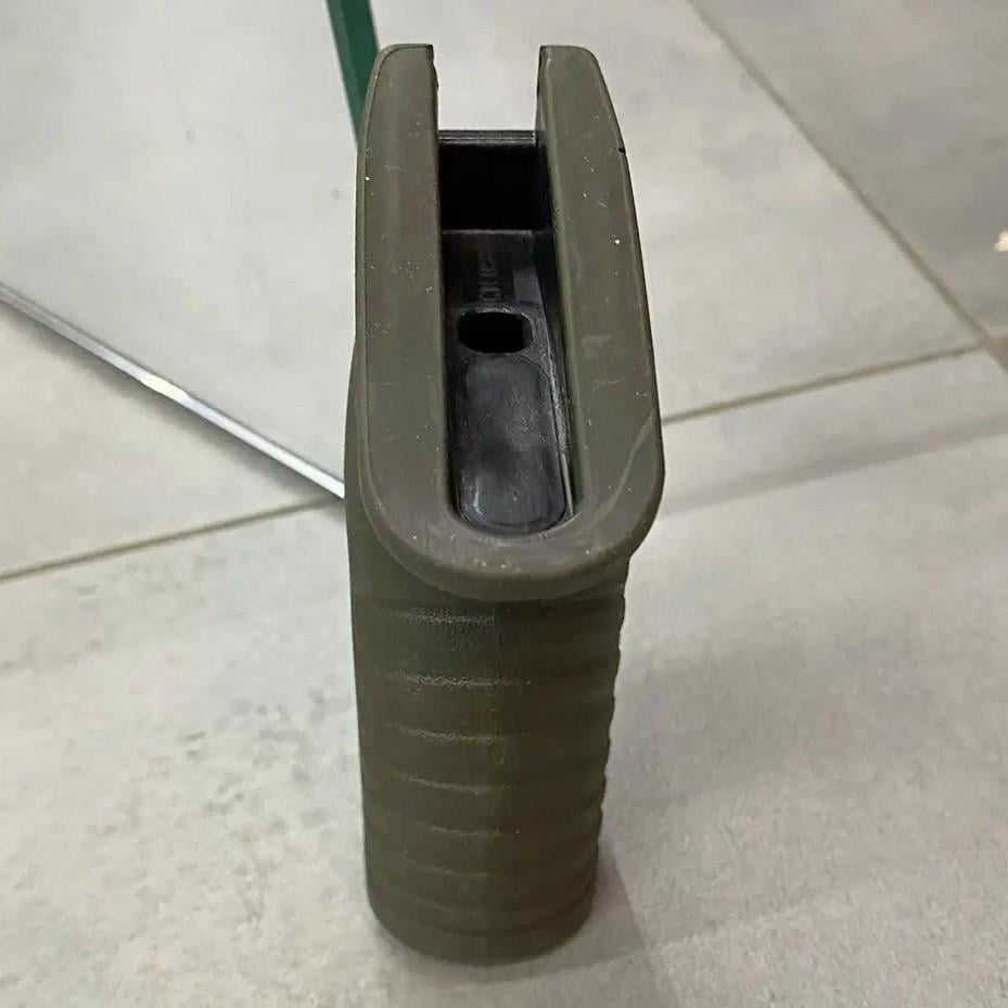 Рукоятка пистолетная DLG Tactical DLG-098 для АК-47 АК-74 с отсеком Олива (241706) - фото 4 Рукоятка пистолетная DLG Tactical DLG-098 для АК-47 АК-74 с отсеком Олива (241706) - фото 4