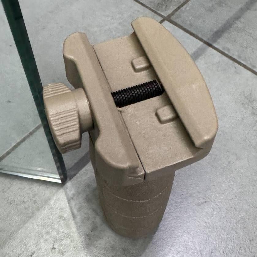 Рукоятка переноски огня DLG Tactical DLG-162 на Пикатинни прорезиненная Койот (246338) - фото 3 Рукоятка переноски огня DLG Tactical DLG-162 на Пикатинни прорезиненная Койот (246338) - фото 3