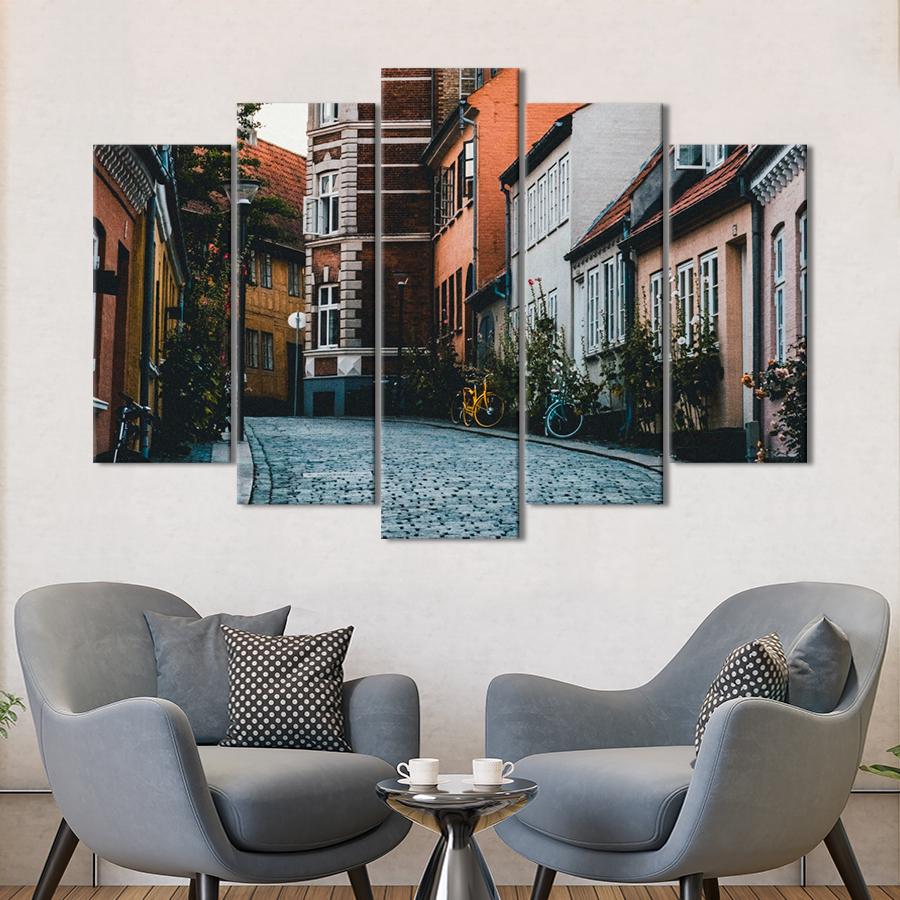 Картина город Уютная улица города Мальмё 187x119 см (A625-5)