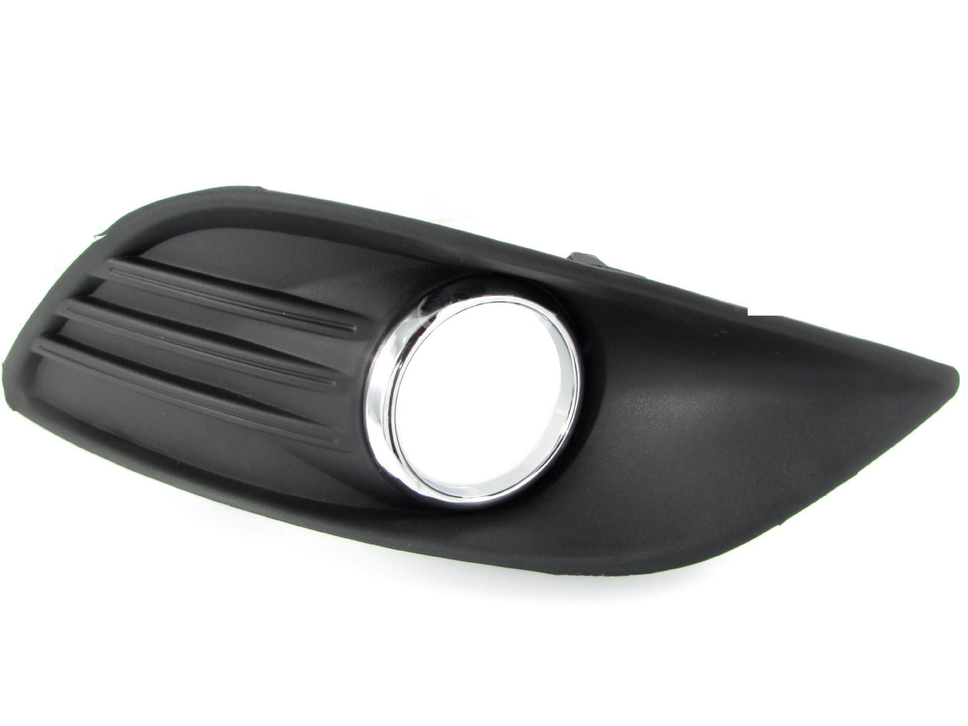 Решітка бампера AVTM Ford Focus 08-10 права з отвором для протитуманок з Хром молдингом (2809 994)