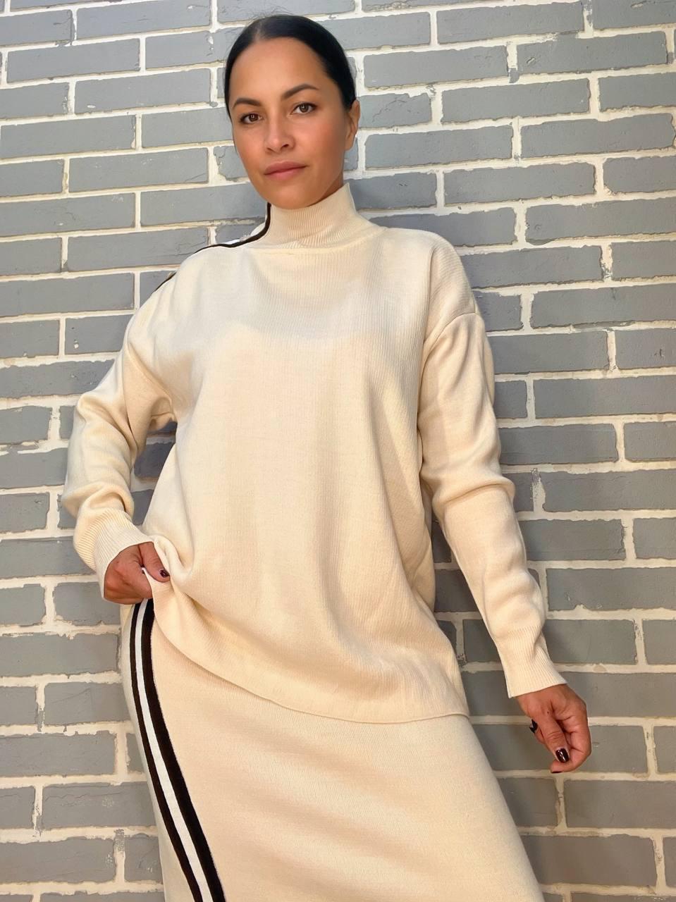 Костюм женский MY FASHION 2024402 свитер и длинная юбка вязка OS Молочный (733) - фото 10 Костюм женский MY FASHION 2024402 свитер и длинная юбка вязка OS Молочный (733) - фото 10