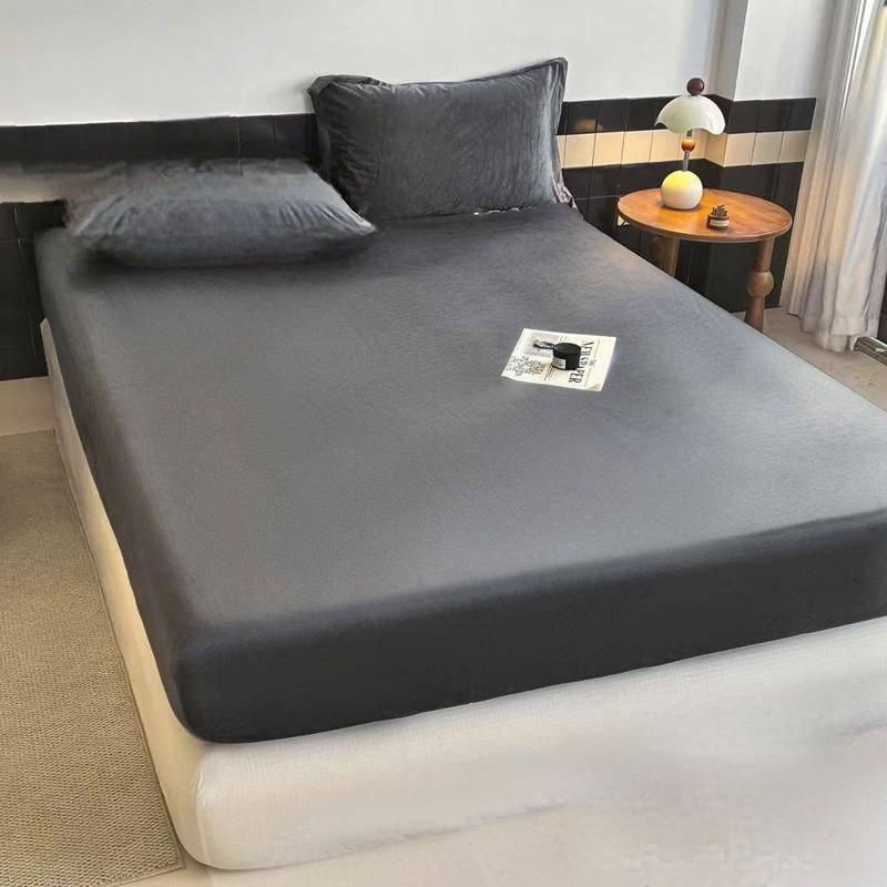 Простирадло на резинці Colorful Home велюрове 180x200x25 см Графітовий (1630) - фото 4 Простирадло на резинці Colorful Home велюрове 180x200x25 см Графітовий (1630) - фото 4