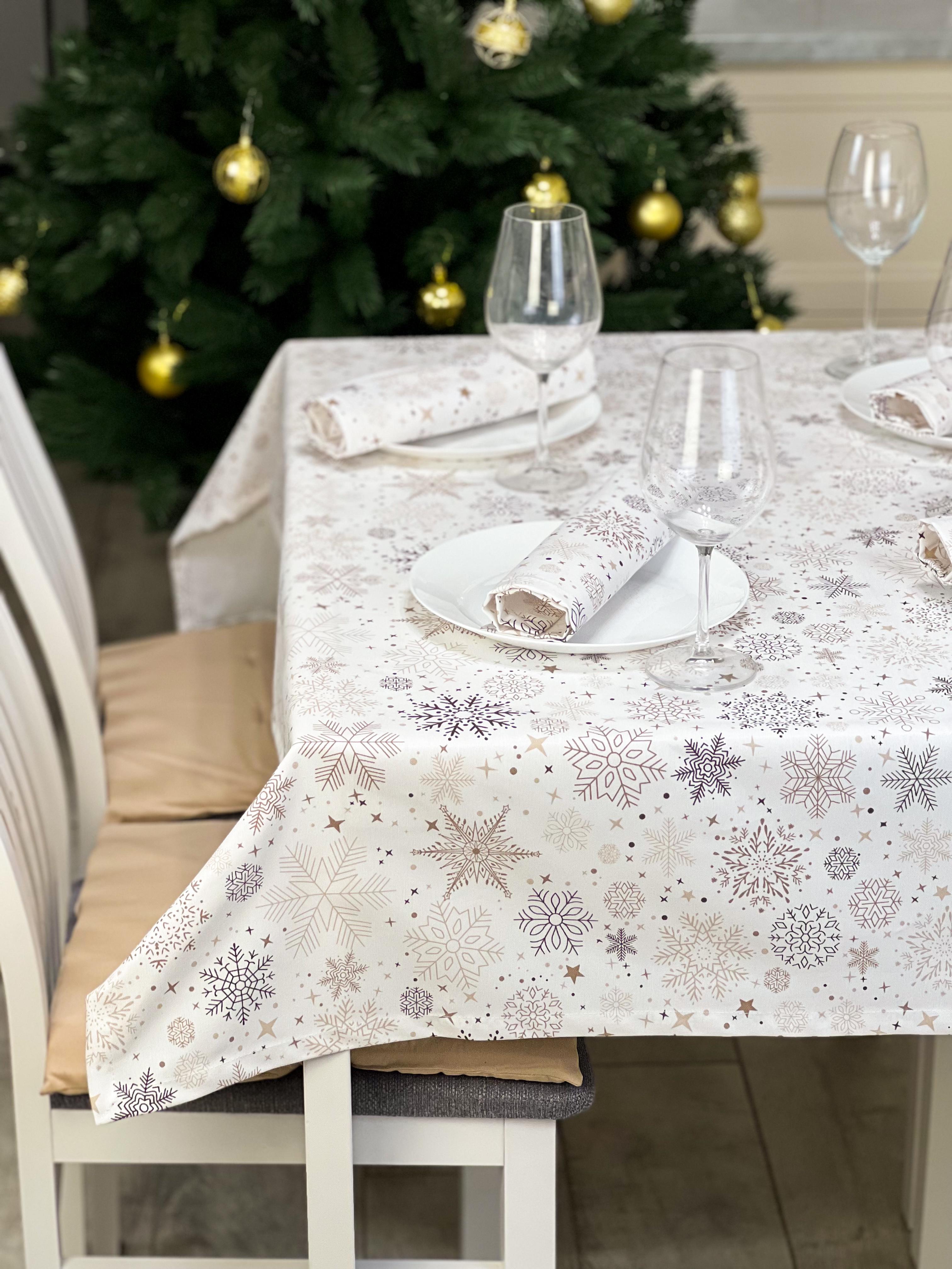 Скатертина новорічна водовідштовхувальна з принтом Снігопад 200x120 см/5 серветок 30x40 см Бежевий (845-18)