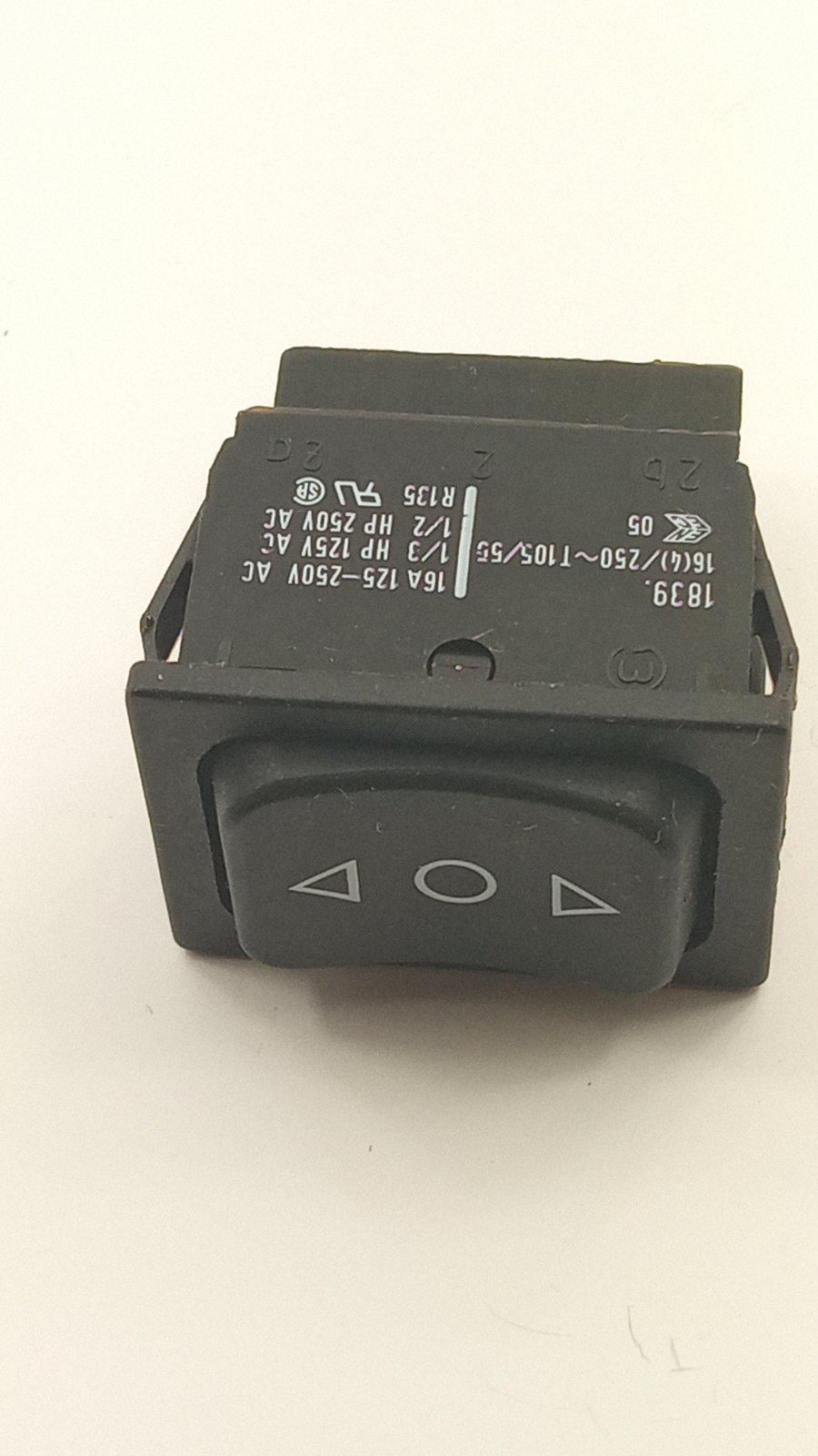 Выключатель 1839.3717 3pin 10A-250V