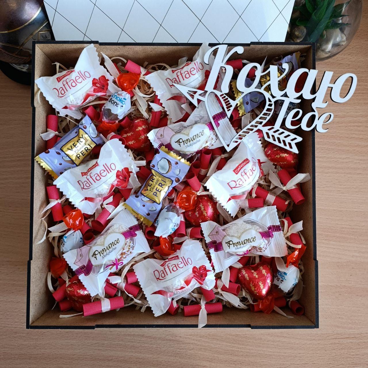 Бокс с конфетами и 101 причиной почему я тебя люблю для девушки на день влюбленных/8 марта (ar293)
