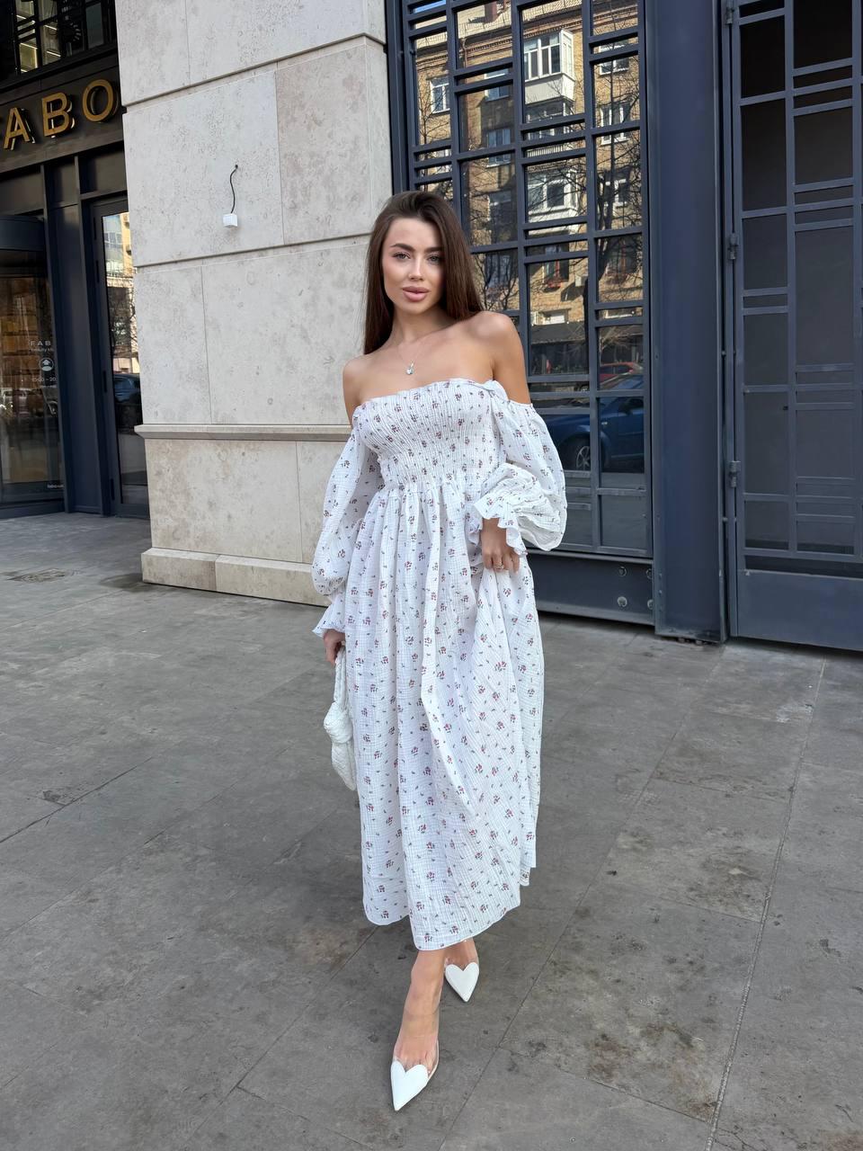 Платье женское муслиновое с объемными рукавами и цветочным принтом р. 42-48 Белый (33705106)