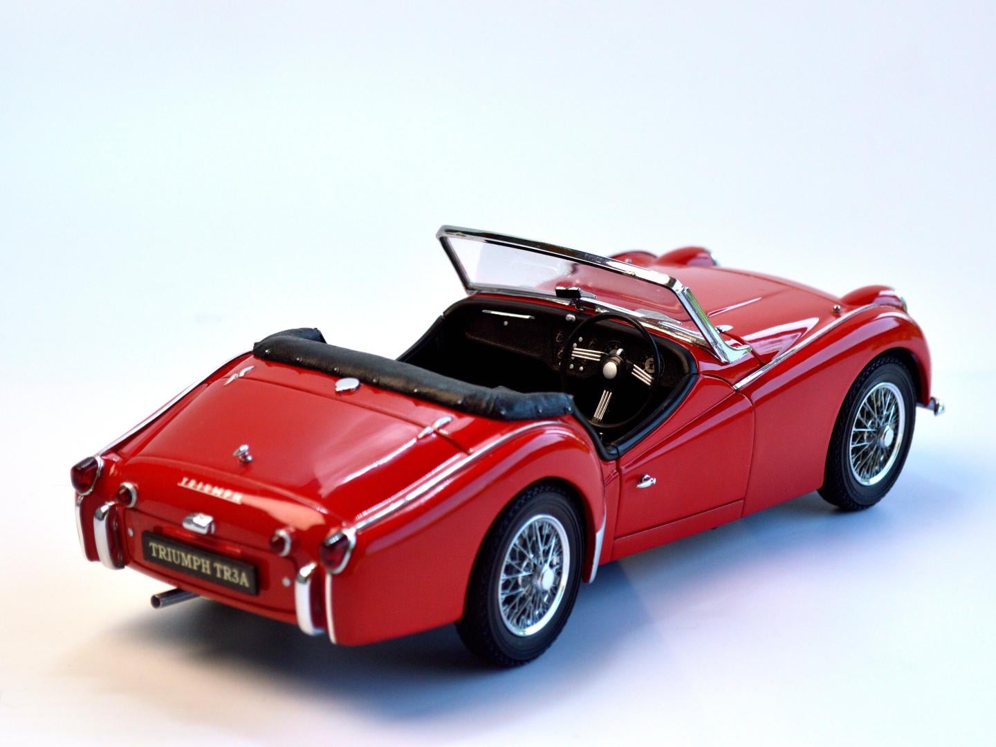 ᐉ Модель автомобиля Kyosho Triumph TR3A 1:18 Красный (54