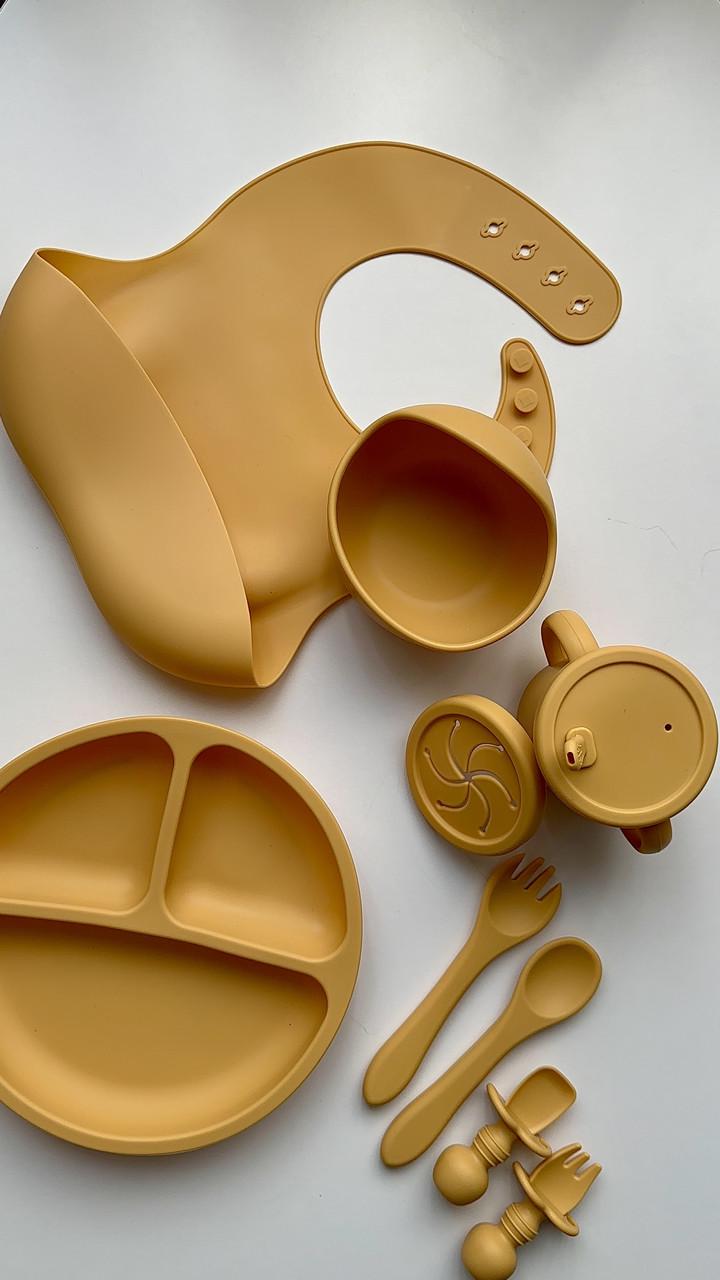 Набор посуды для кормления 9 элементов тарелка/миска/поильник/нагрудник Оранжевый (103) Набор посуды для кормления 9 элементов тарелка/миска/поильник/нагрудник Оранжевый (103)