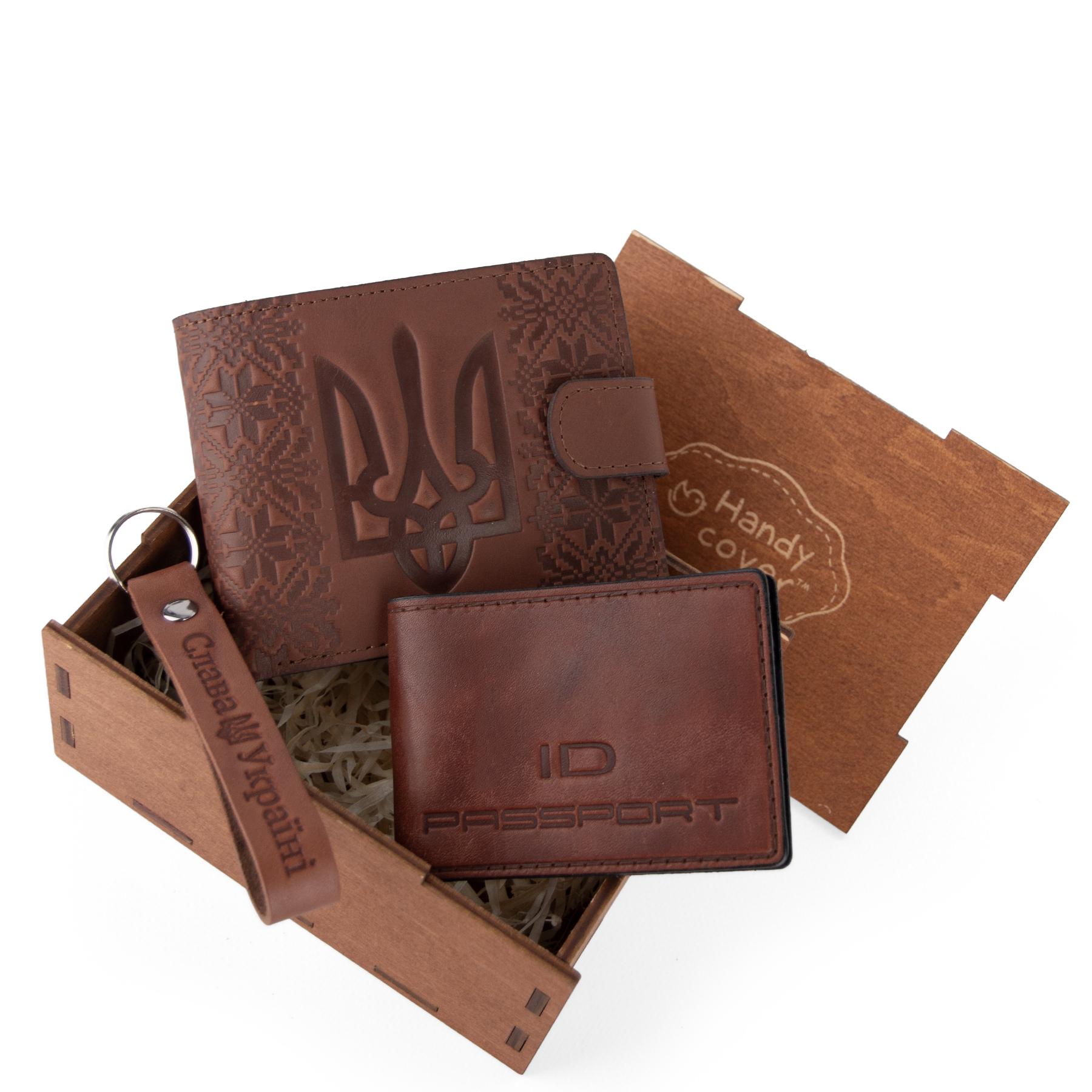 Подарочный набор мужской №111 портмоне/обложка на документы и брелок в коробке Коричневый (2904479697)