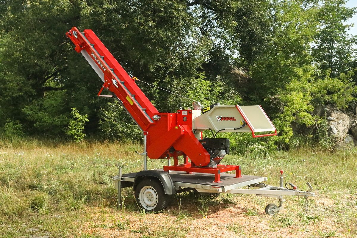 Подрібнювач гілок Arpal на шматки дров з бензиновим двигуном на причепі (АМ-120БД-К) - фото 5 Подрібнювач гілок Arpal на шматки дров з бензиновим двигуном на причепі (АМ-120БД-К) - фото 5