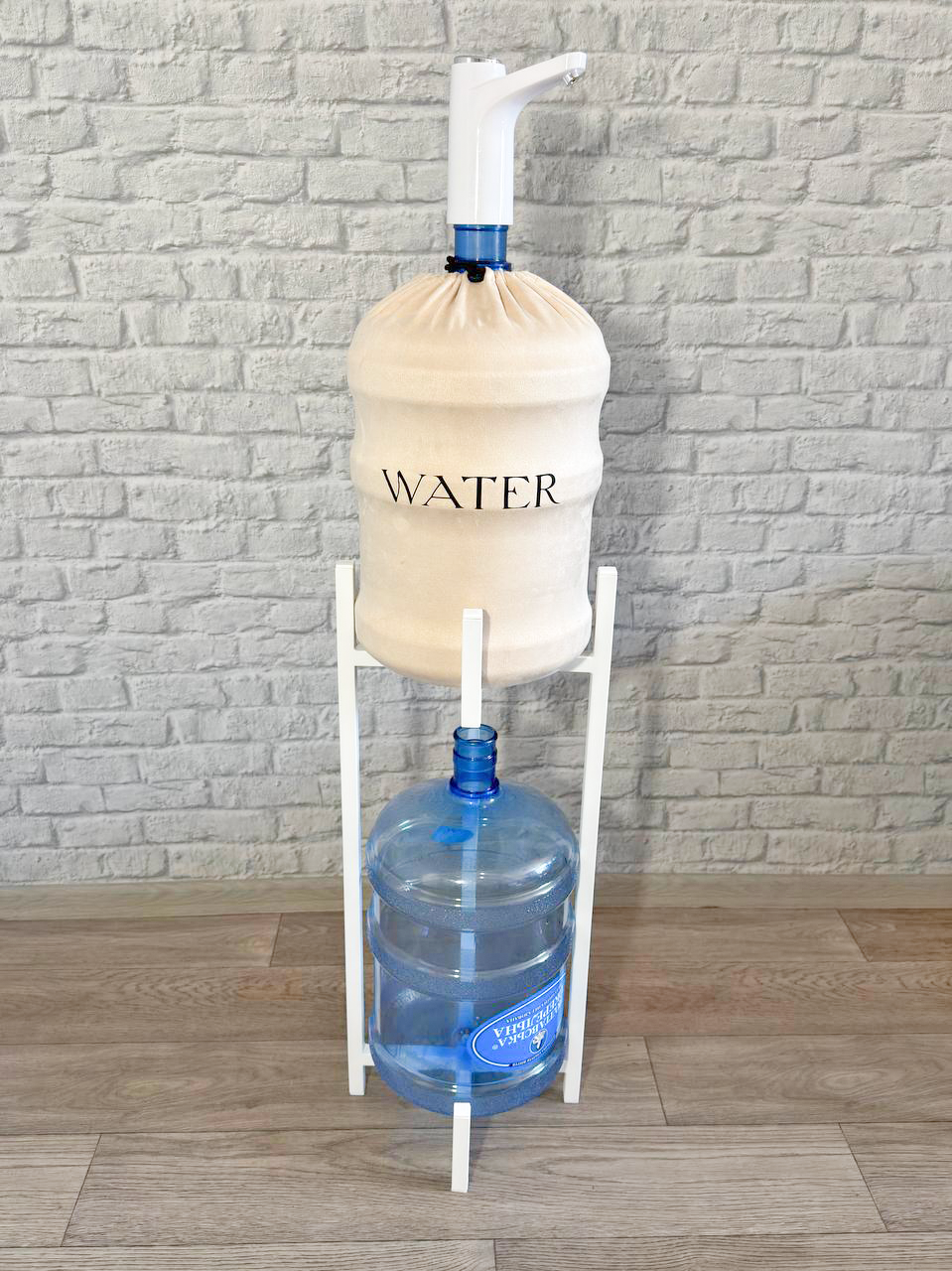 Комплект для бутылей 19 л Krei Aqua Set Duo 3в1 подставка/чехол/насос Н 780 мм Белый (ПВК4003)