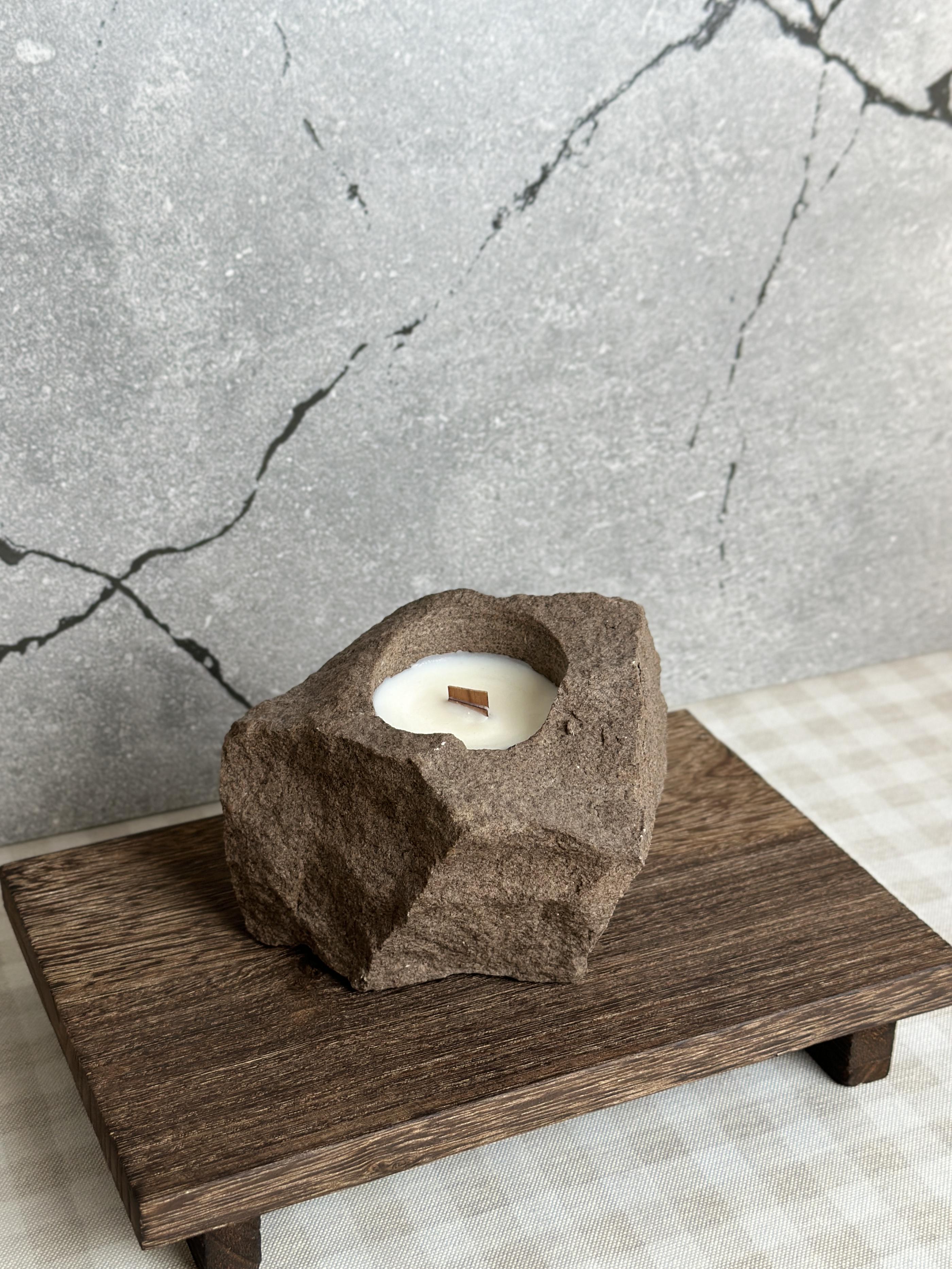 Аромасвічка М з червоного пісковику Lemongrass Citronella