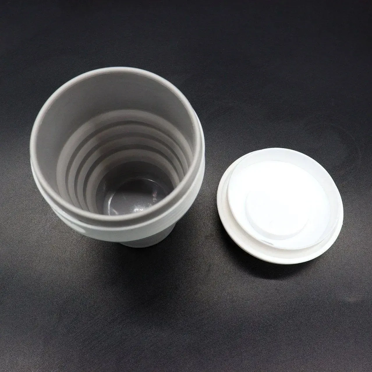 Чашка силиконовая SILICON MAGIC CUP с крышкой Серый (7194) - фото 3 Чашка силиконовая SILICON MAGIC CUP с крышкой Серый (7194) - фото 3