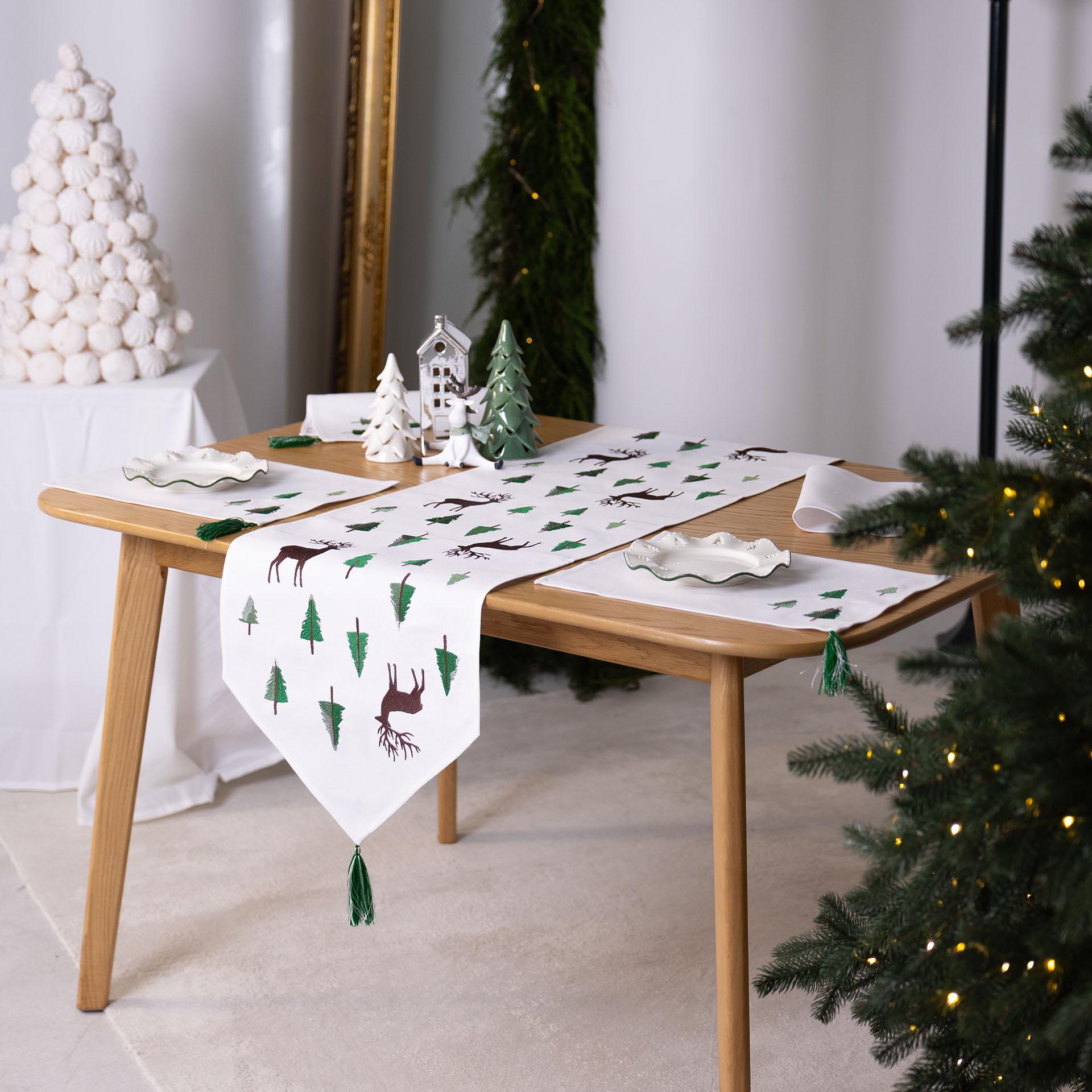 Доріжка на стіл новорічна Едельвіка Ялинковий ліс з китичками 1,6х0,4 м (549-25//09) - фото 3 Доріжка на стіл новорічна Едельвіка Ялинковий ліс з китичками 1,6х0,4 м (549-25//09) - фото 3