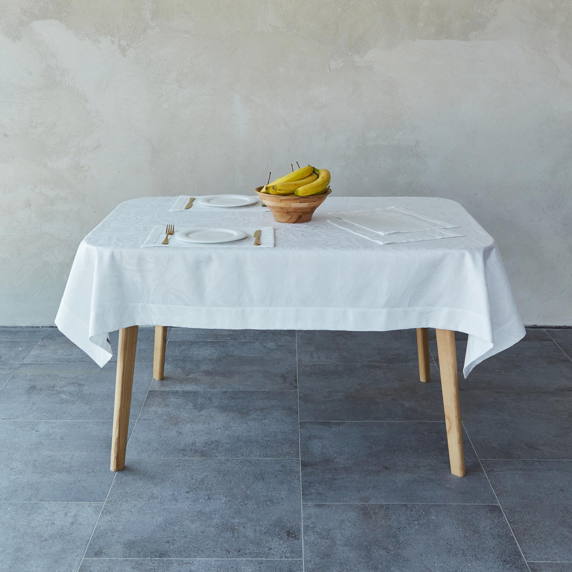 Скатертина жакардова Тюльпани 2,40x1,5 м (274-23/00)