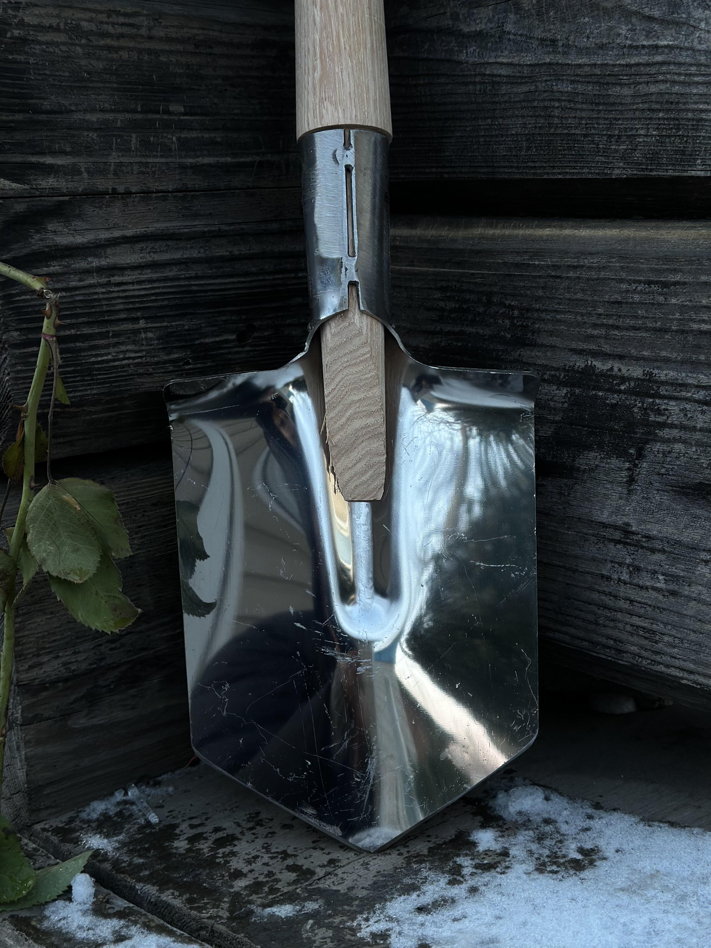 Лопата саперная Reckless цельная из нержавеющей стали 2 мм 52х19х15 см (лтмн19) - фото 2 Лопата саперная Reckless цельная из нержавеющей стали 2 мм 52х19х15 см (лтмн19) - фото 2