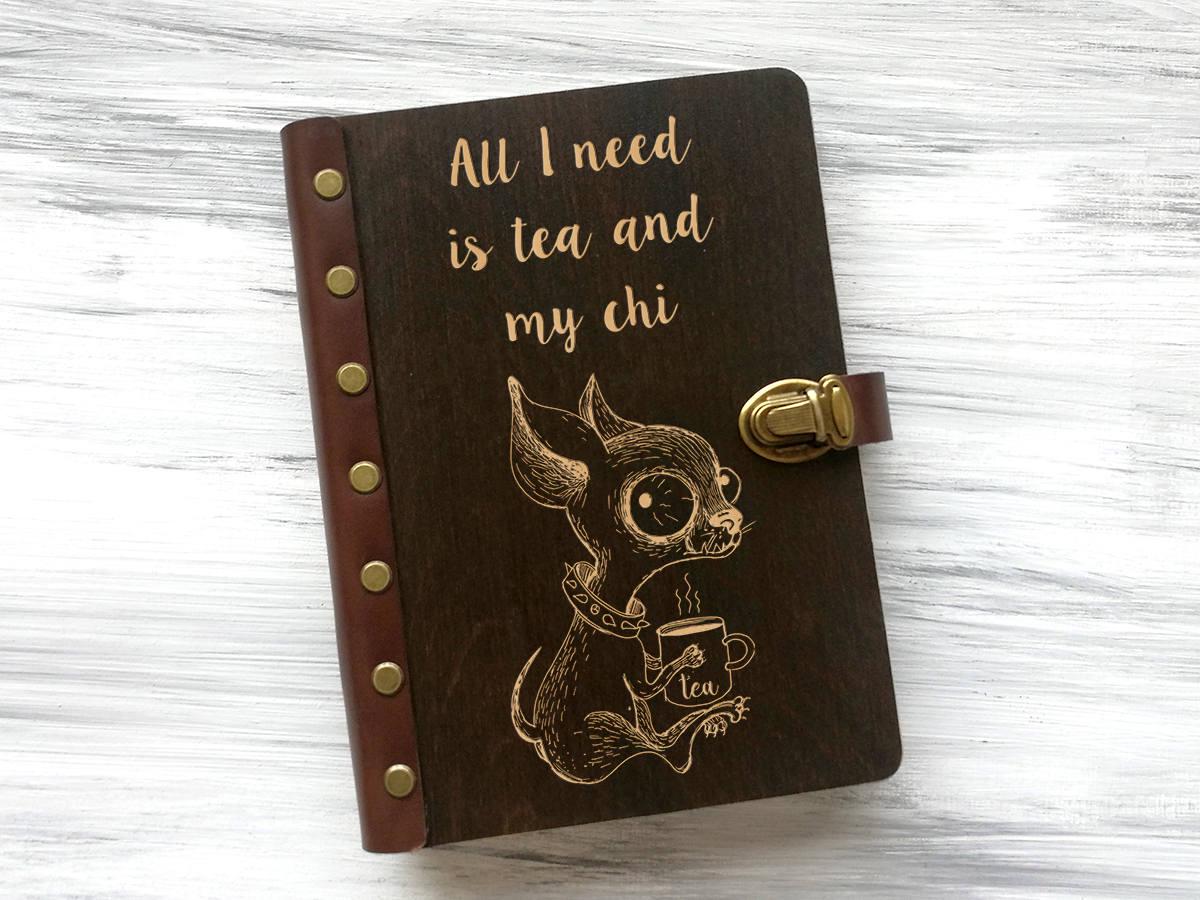 Блокнот WoodPresentStudio Chihuahua в обкладинці з дерева 100 аркушів чорні без лінівки Темне дерево - фото 1 Блокнот WoodPresentStudio Chihuahua в обкладинці з дерева 100 аркушів чорні без лінівки Темне дерево - фото 1