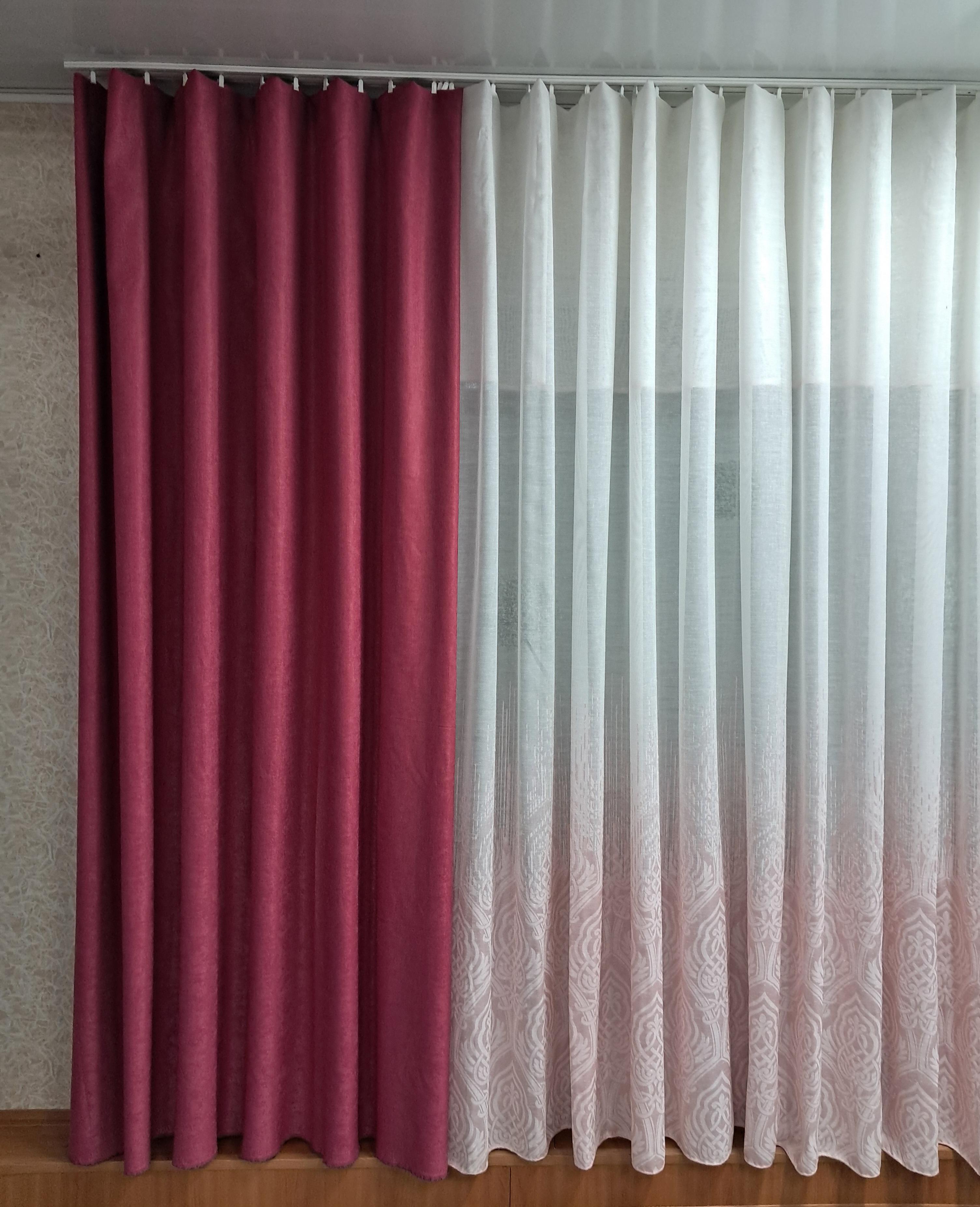 Комплект штора Малиновая текстура рогожка 270х200 см 2 шт. и гардина из искусственного льна с широким орнаментом 270х500 см