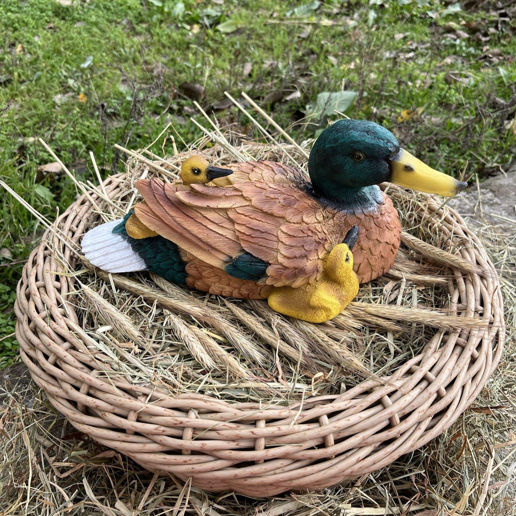 Садовая фигура Утиная семья в гнезде из ротанга №1 d 45 см (4482)