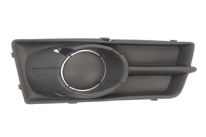 Решетка бампера AVTM Mitsubishi Colt 09-10 правая без отверстий для противотуманок (4821 912)