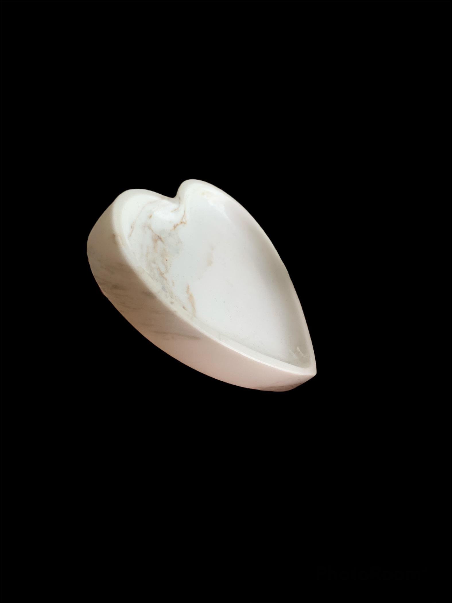 Тарелка Серце из мрамора Бежево-белый (75543) - фото 2 Тарелка Серце из мрамора Бежево-белый (75543) - фото 2