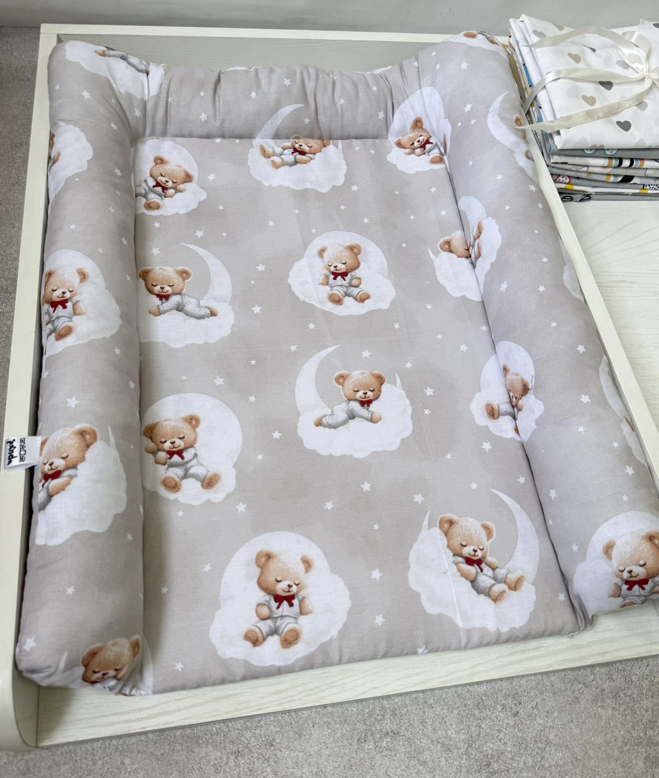 Матрасик на пеленальный стол со съемным поролоном 70хх55 см (7752) Матрасик на пеленальный стол со съемным поролоном 70хх55 см (7752)