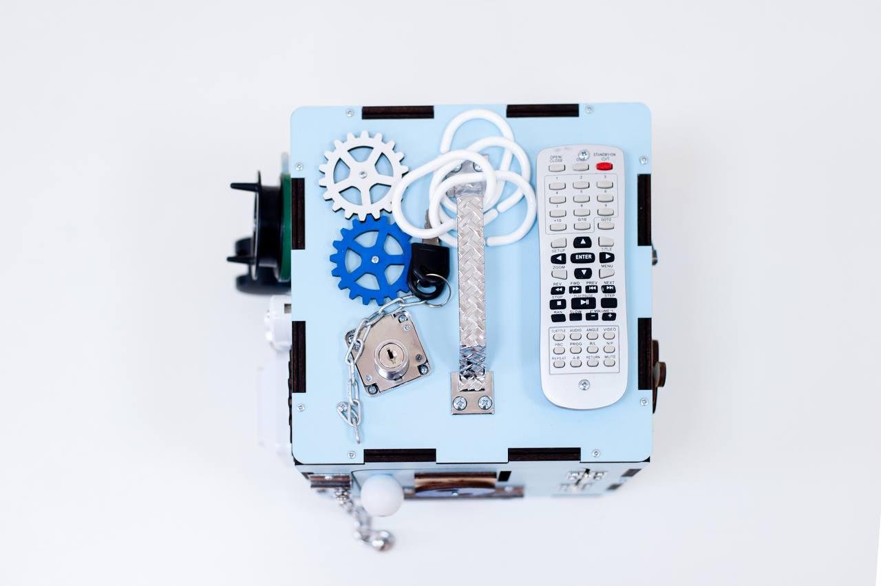 Бізікуб з дерева 25 ел. 20 см Синій (0004)