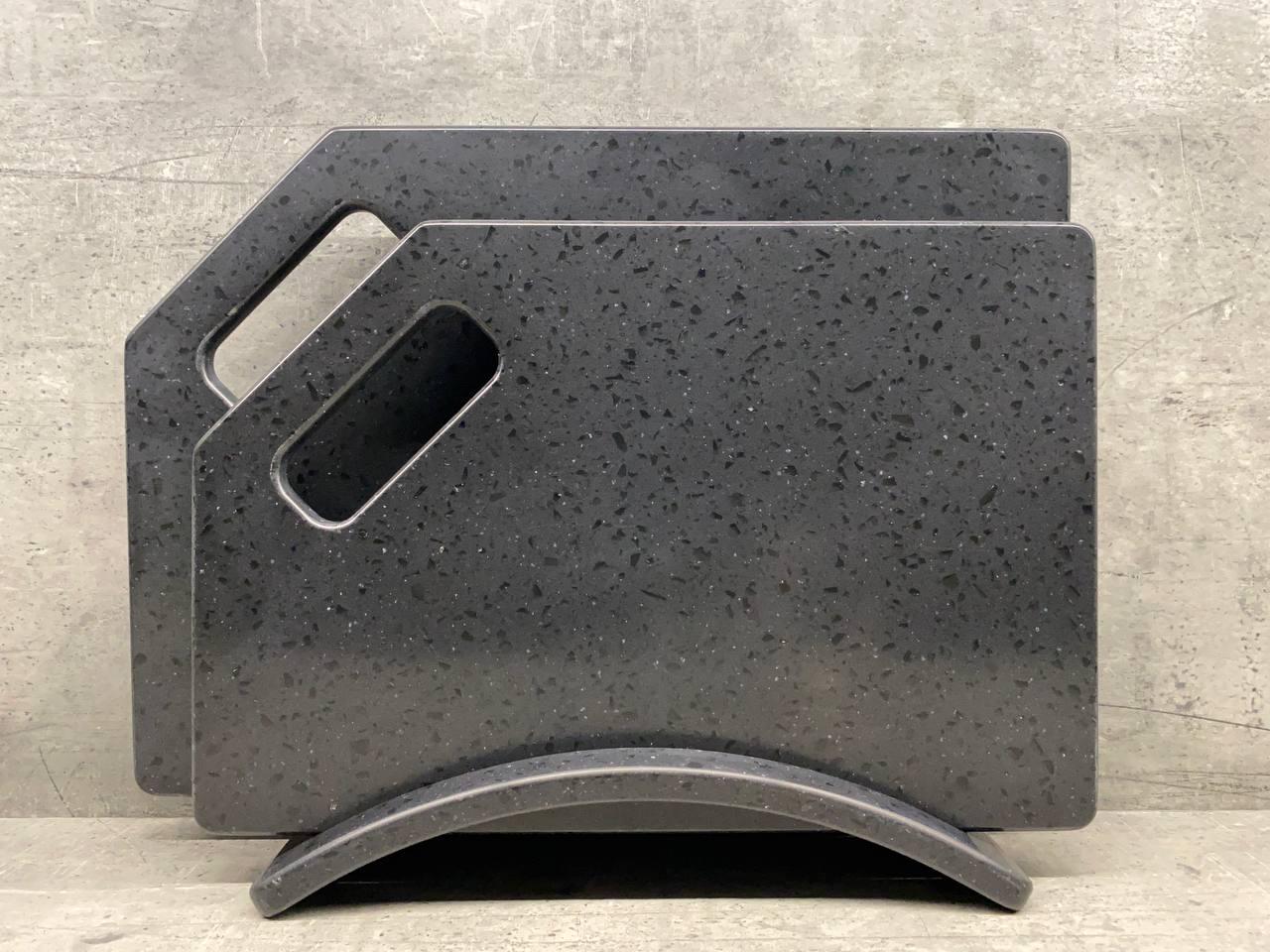 Набір дощок кухонних Gluttony зі штучного каменю на підставці 2 шт. (217) - фото 1 Набір дощок кухонних Gluttony зі штучного каменю на підставці 2 шт. (217) - фото 1