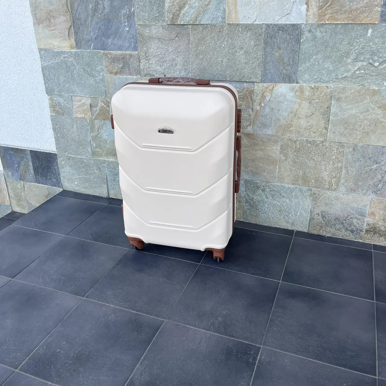 Чемодан дорожный Bloom 1507 М 63 л Молочный - фото 3