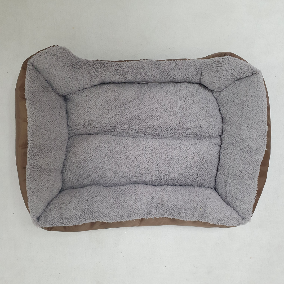 Лежанка для собак и кошек A444-M 54х42 см Коричневый