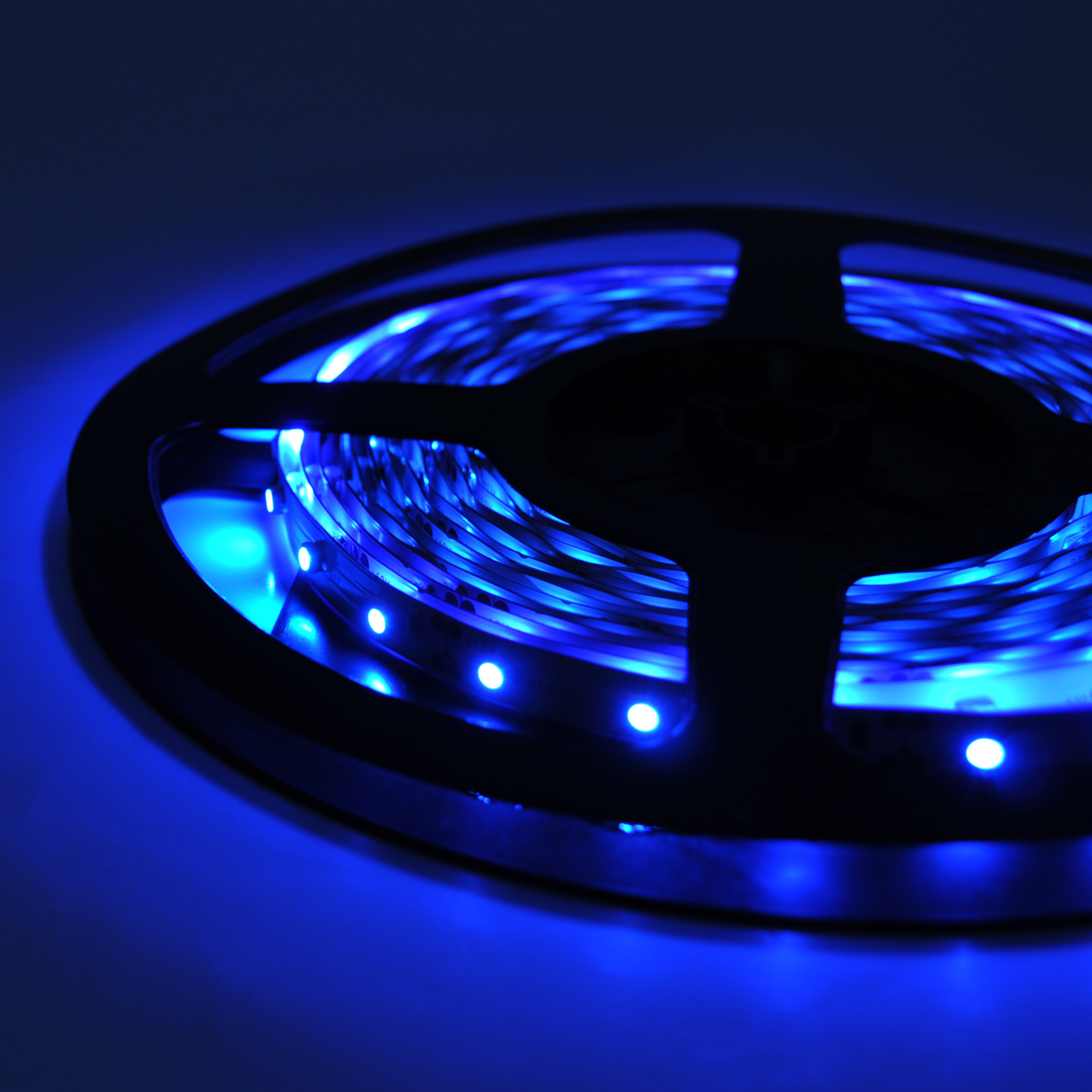 Светодиодная лента VOLTRONIC 3528 60 светодиодов 12В 5 м Синий (YUT_V2766)