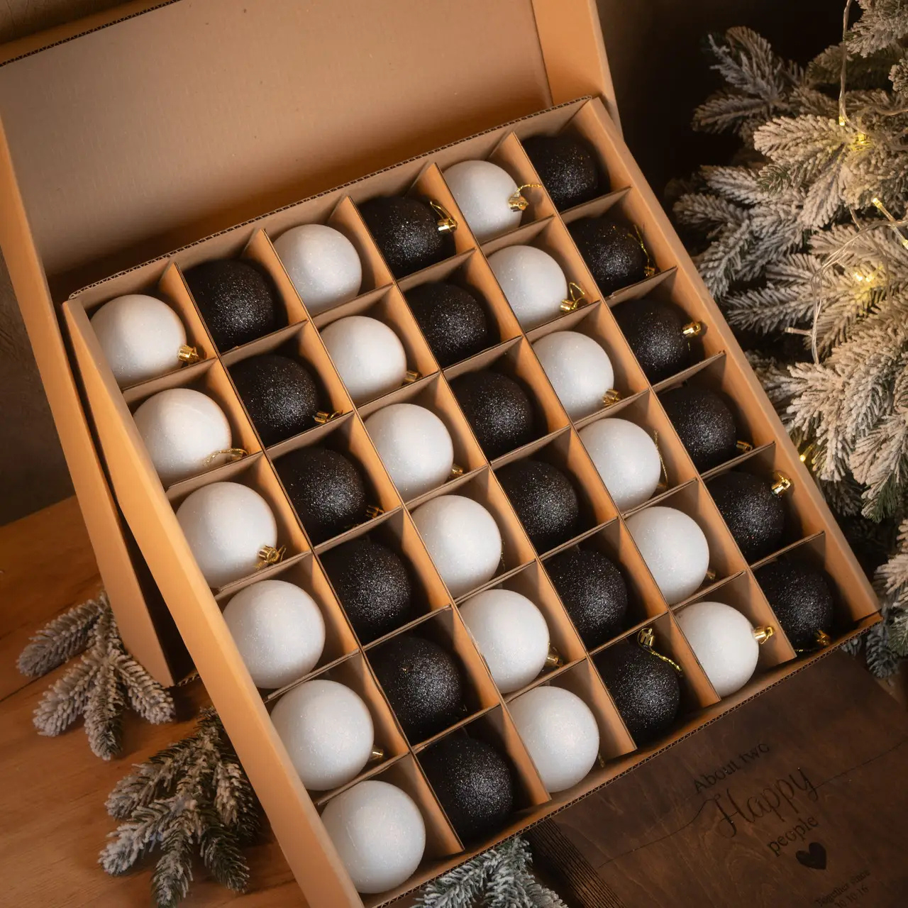 Набор новогодних блестящих игрушек на елку Созвездие 36 шаров Белый/Золотой (77941513)