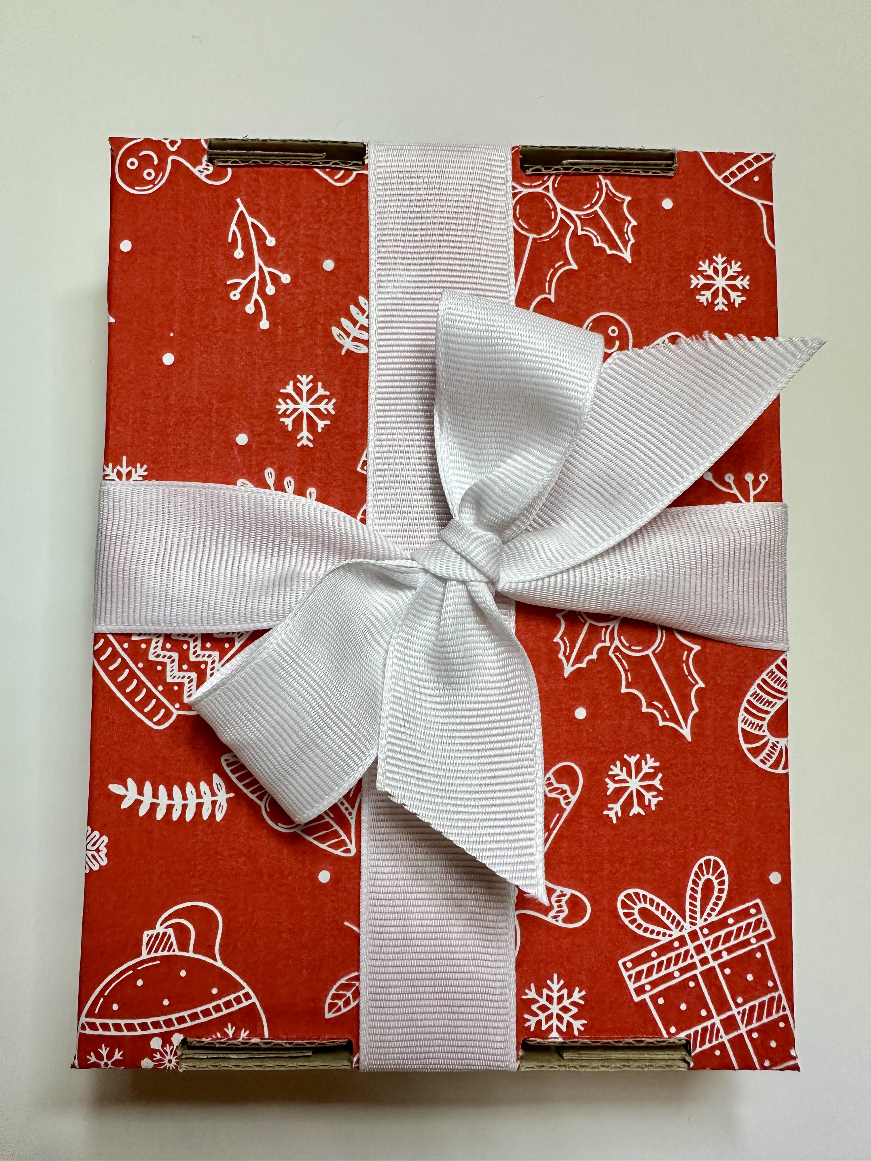 Подарунковий бокс з новорічними шкарпетками і іграшкою (13479880) - фото 5