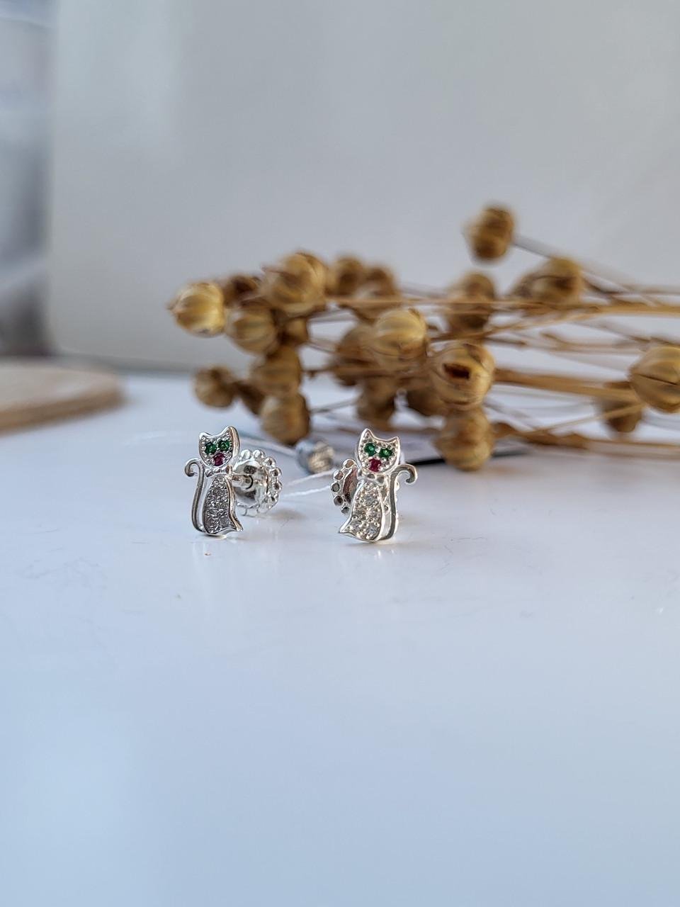 Серьги гвоздики кошечка с камнями серебро 925 пробы 1,40 г (56276)