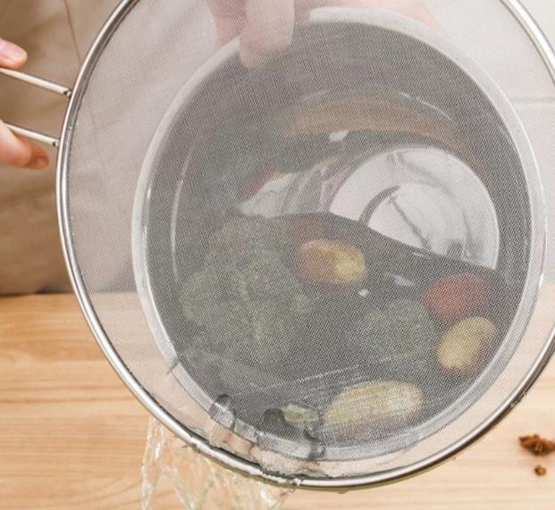 Екран від бризок з ручкою на сковороду 33 см (2783400586) - фото 4 Екран від бризок з ручкою на сковороду 33 см (2783400586) - фото 4