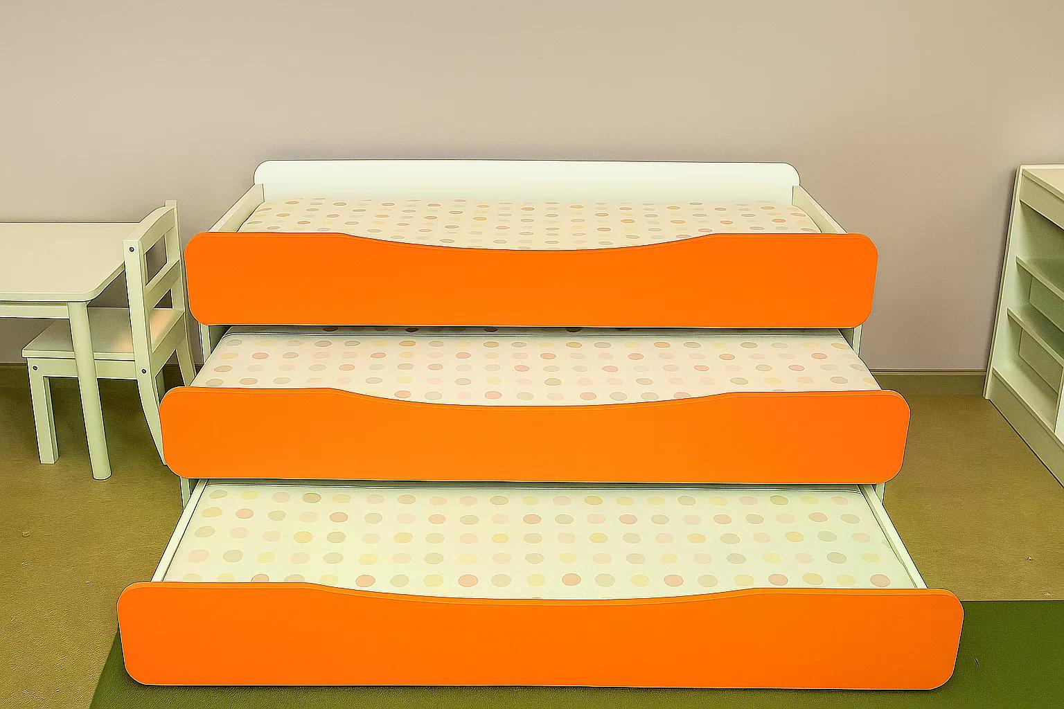 Кровать 3-х ярусная DS-21 для дошкольных учебных заведений Оранжевый