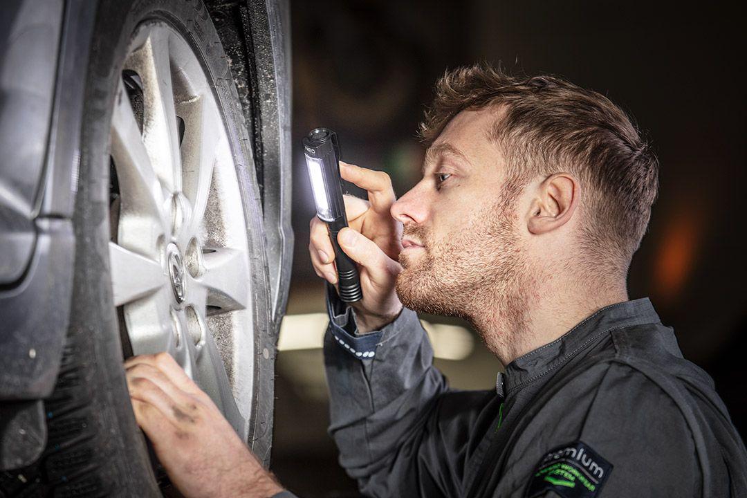 Фонарь инспекционный Neo Tools 3 функции освещения красный свет на батарейках AAх3 400 лм 4 Вт (ERC-99-045) - фото 2