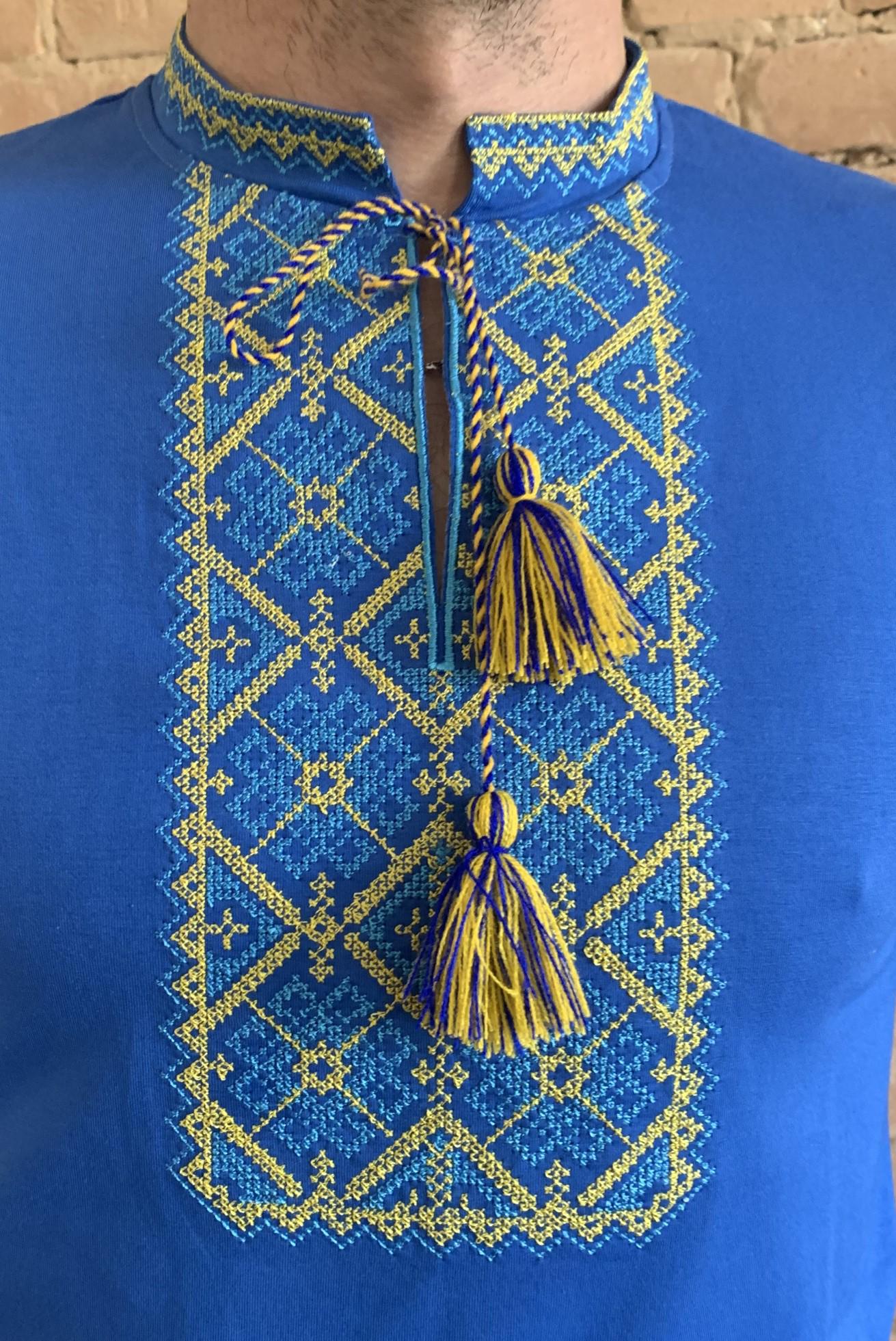 Вышиванка-футболка мужская с голубо-желтым орнаментом 2XL Светло-синий (4438/2XL) - фото 2 Вышиванка-футболка мужская с голубо-желтым орнаментом 2XL Светло-синий (4438/2XL) - фото 2