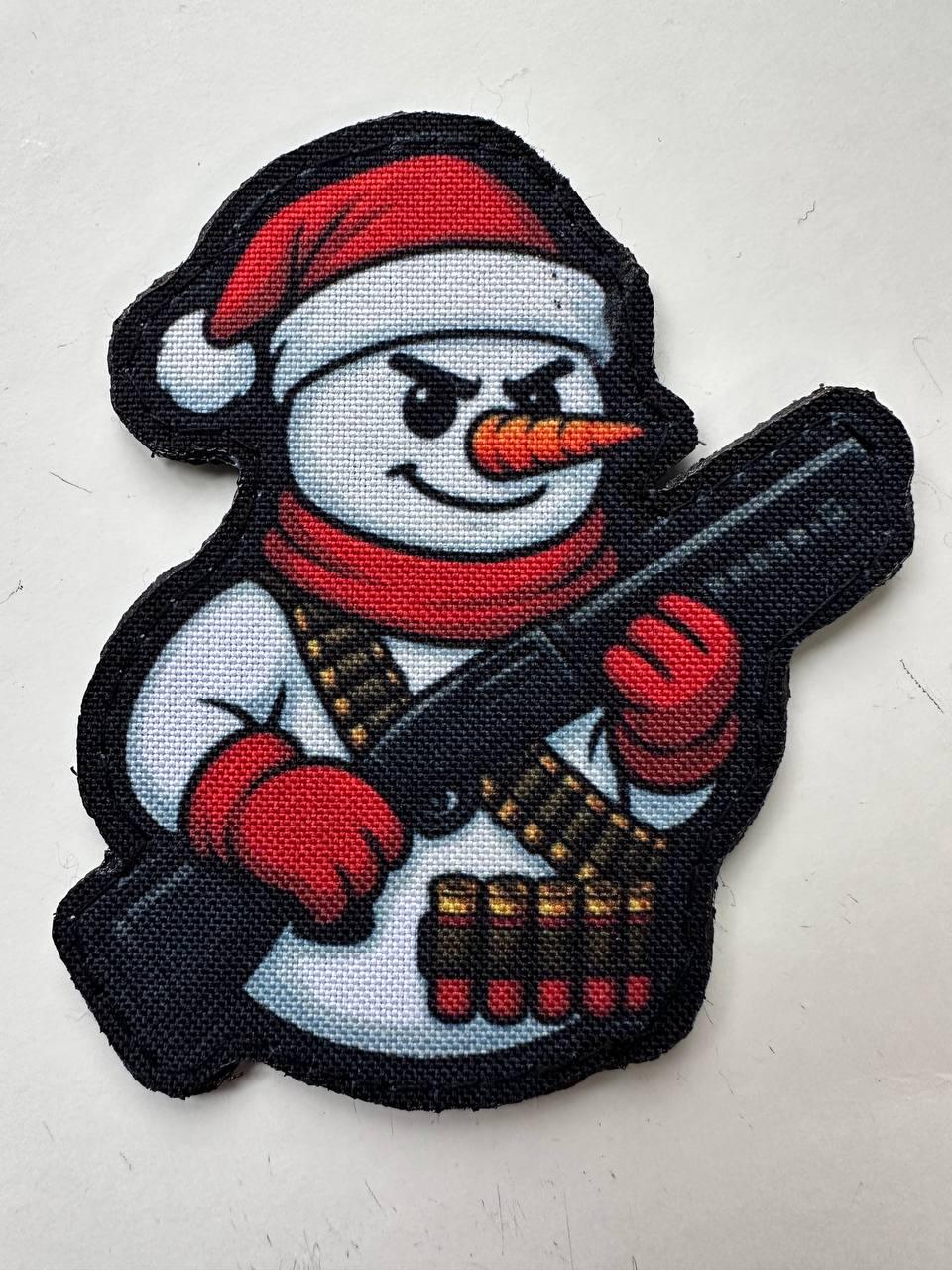 Шеврон Злой снеговик Санта Клаус с автоматом фигурный на липучке (ANGRY_SNOWMAN)