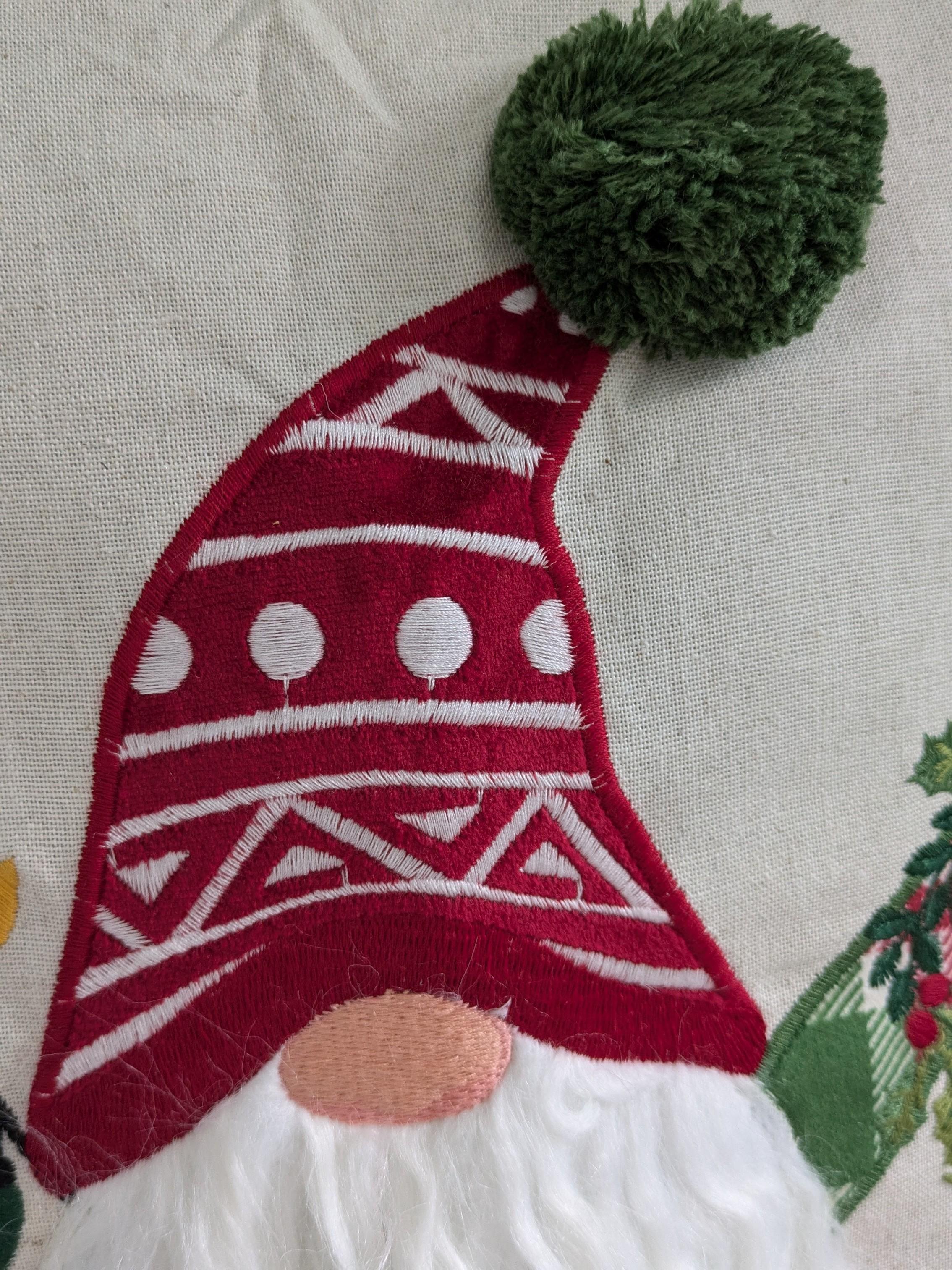 Наволочка новогодняя Гномик с выбитым рисунком 45х45 см (29506082) - фото 5 Наволочка новогодняя Гномик с выбитым рисунком 45х45 см (29506082) - фото 5