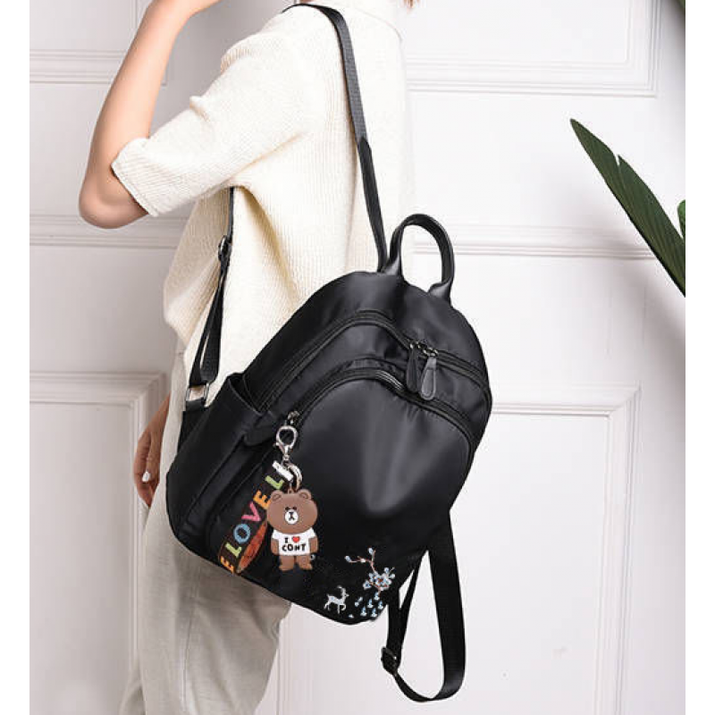 Рюкзак міський жіночий з візерунком та брелоком 32х24х12 см Чорний (844) - фото 2 Рюкзак міський жіночий з візерунком та брелоком 32х24х12 см Чорний (844) - фото 2