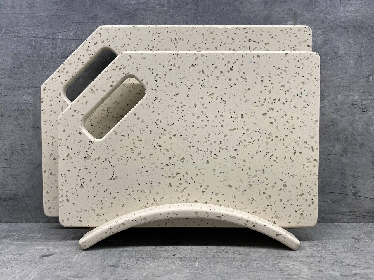 Набір дошок кухонних Bosque зі штучного акрилового каменю на підставці 2 шт. (198) Набір дошок кухонних Bosque зі штучного акрилового каменю на підставці 2 шт. (198)