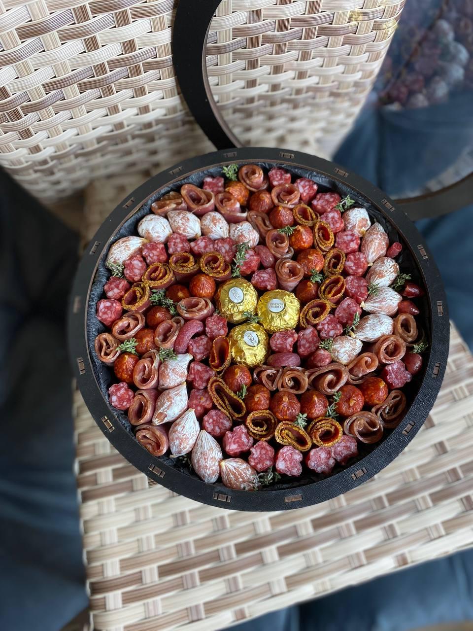 Подарунковий бокс з ковбасками для чоловіків (32477542)