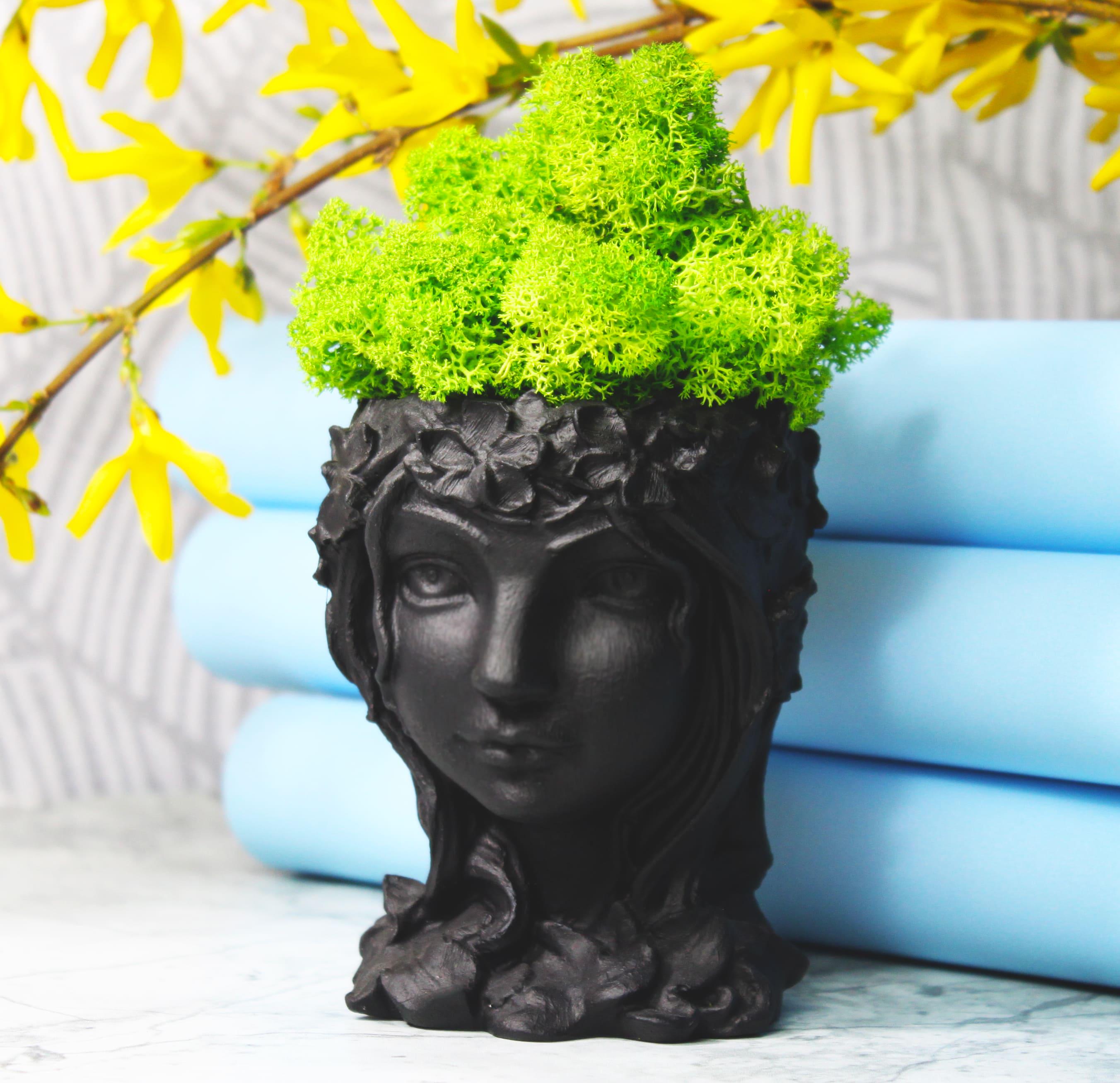 Кашпо гипсовое NEROLI Весенняя девушка со стабилизированным мхом 14 см Черный
