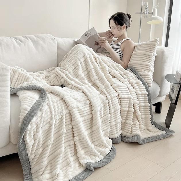 Плед-покривало з мікрофібри Koloco 150x200 см Айворі (16-368-1) - фото 2 Плед-покривало з мікрофібри Koloco 150x200 см Айворі (16-368-1) - фото 2