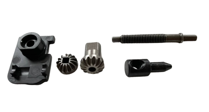 Крышка боковая ремкомплект Makita для электропилы UC4020A